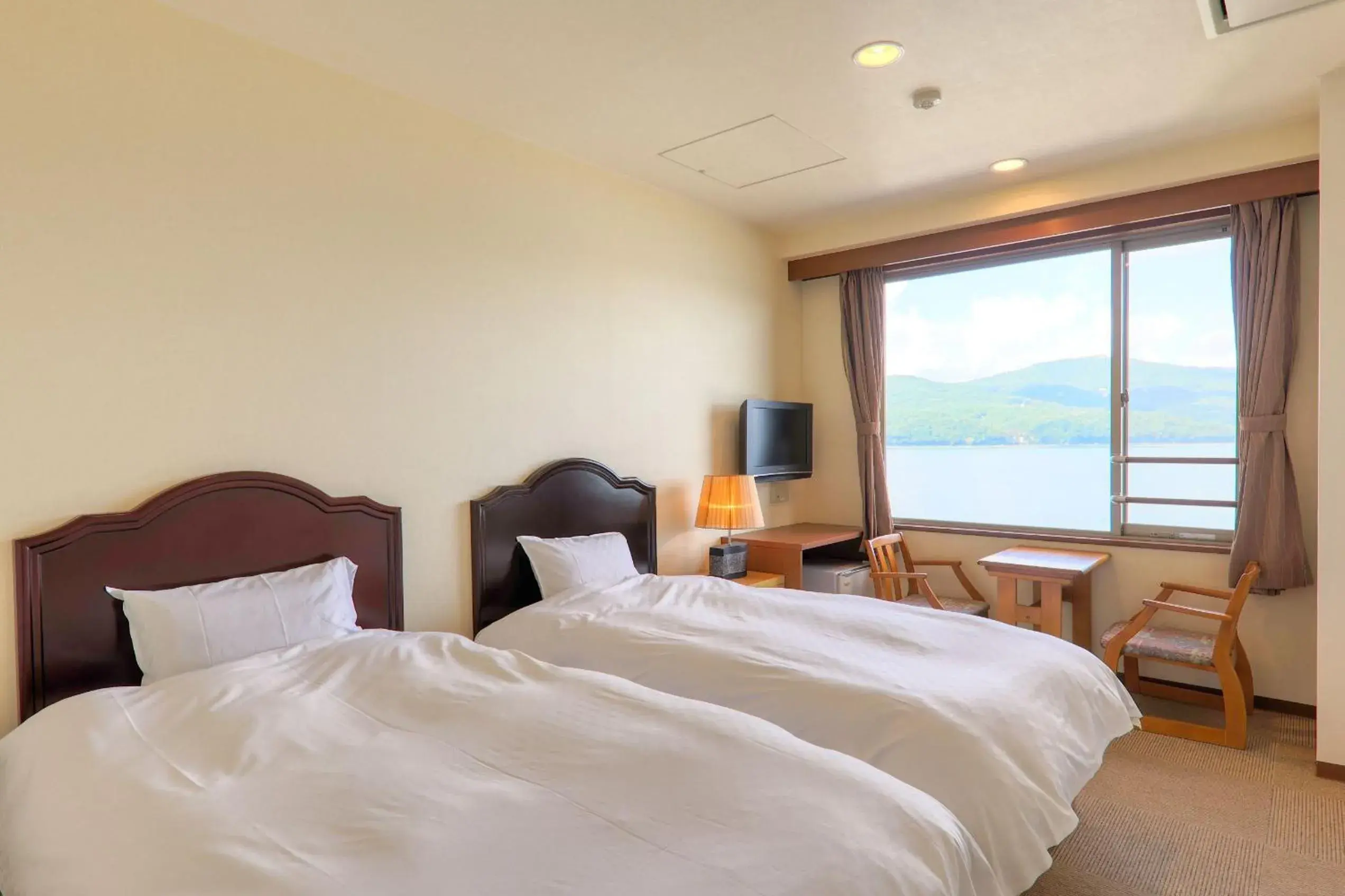 Twin Room with Private Bathroom with Lake View - single occupancy in Fuji Matsuzono Hotel Twin Room with Private Bathroom with Lake View - single occupancy in Fuji Matsuzono Hotel