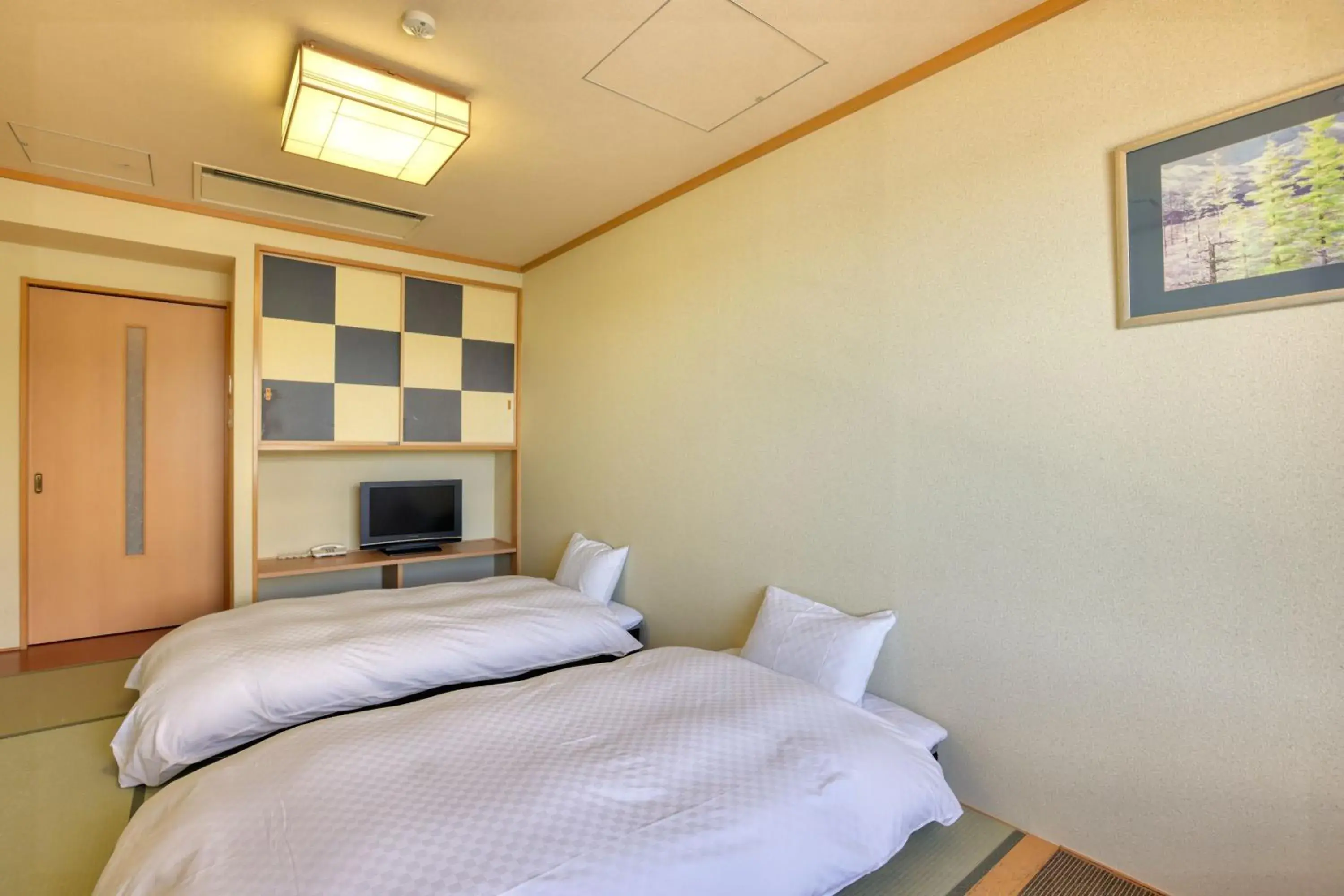Run of House Triple Room with Private Bathroom in Fuji Matsuzono Hotel Run of House Triple Room with Private Bathroom in Fuji Matsuzono Hotel
