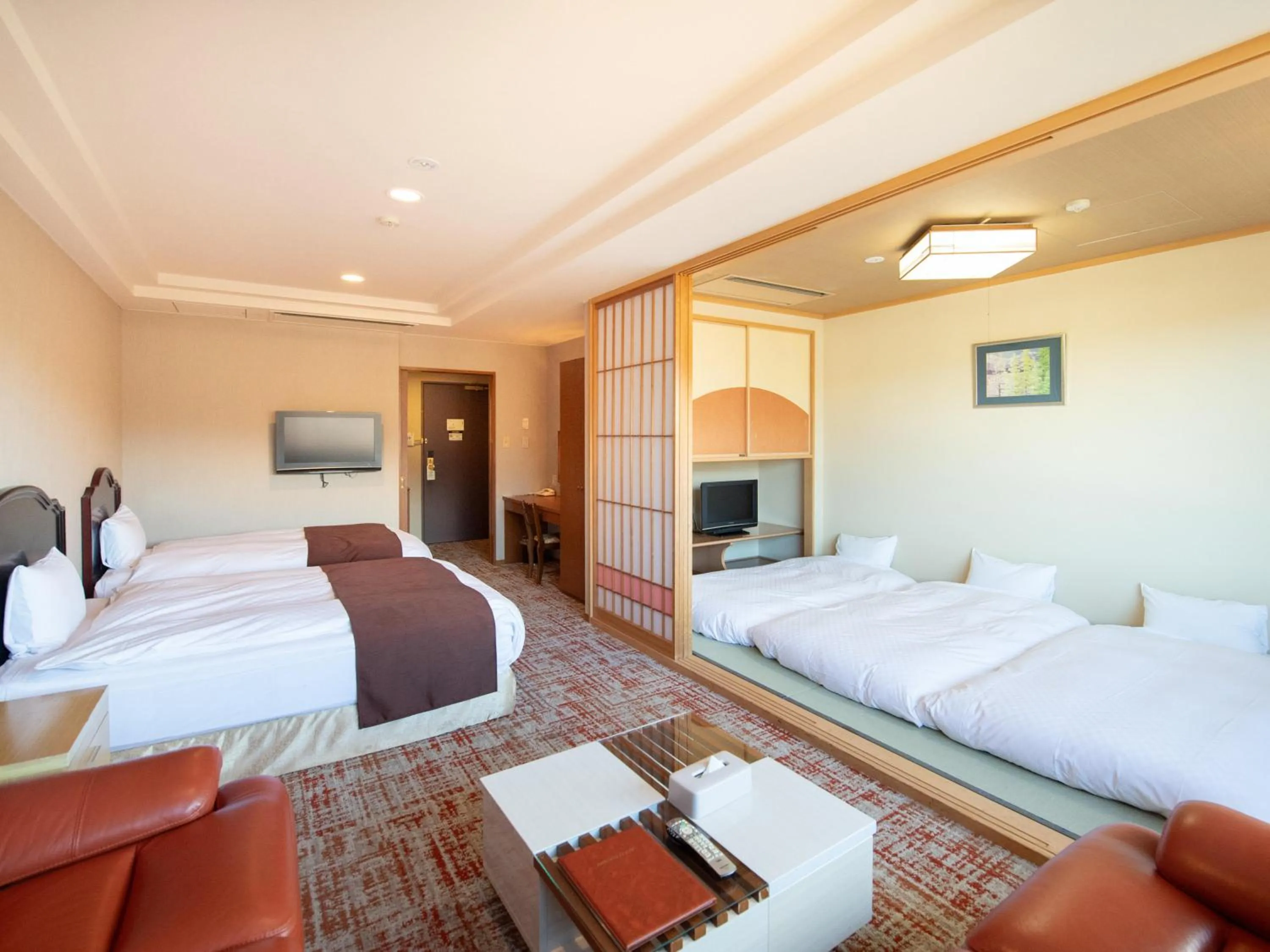 Photo of the whole room, Bed in Fuji Matsuzono Hotel