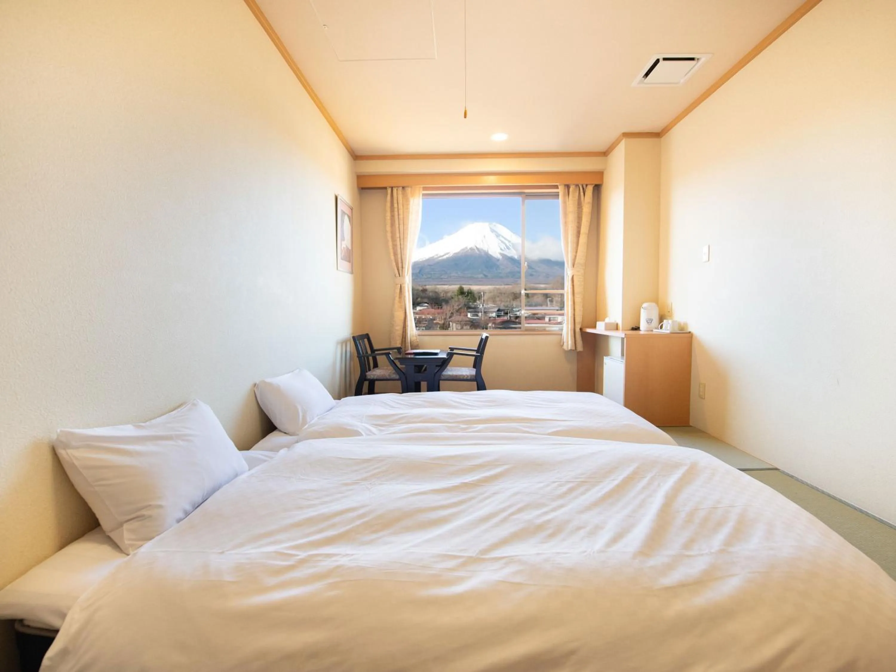 Photo of the whole room, Bed in Fuji Matsuzono Hotel