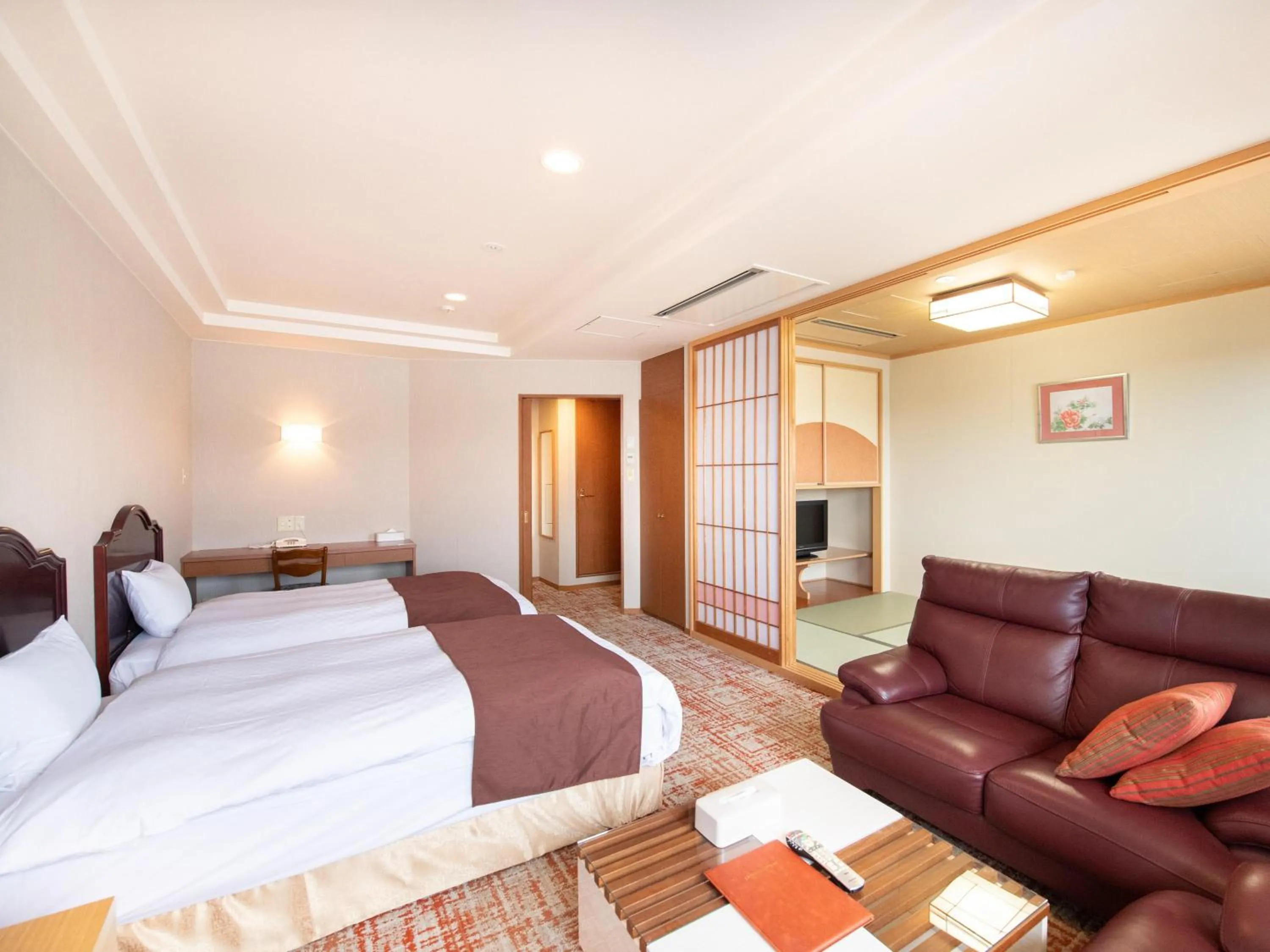 Photo of the whole room, Bed in Fuji Matsuzono Hotel