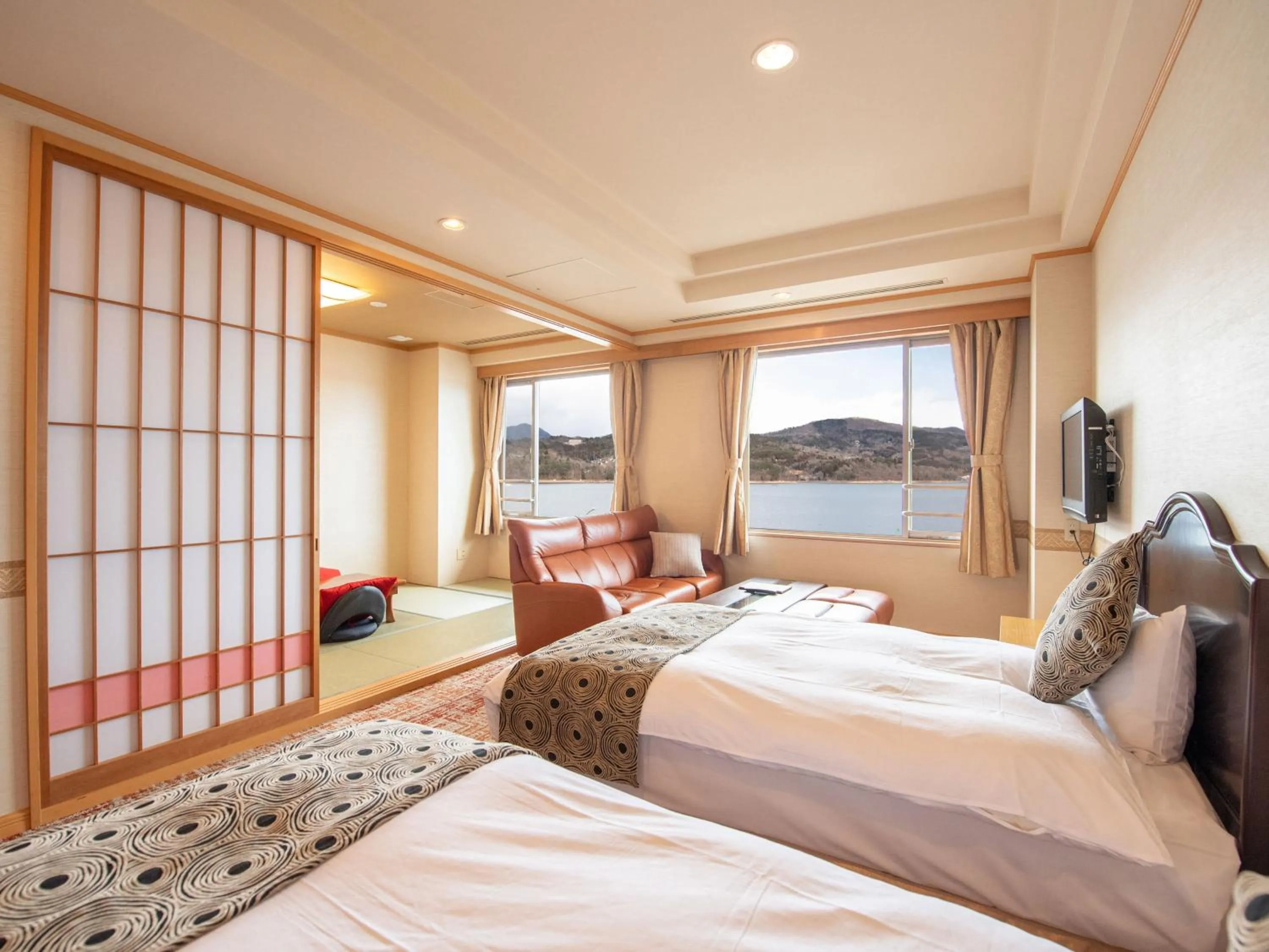 Photo of the whole room, Bed in Fuji Matsuzono Hotel