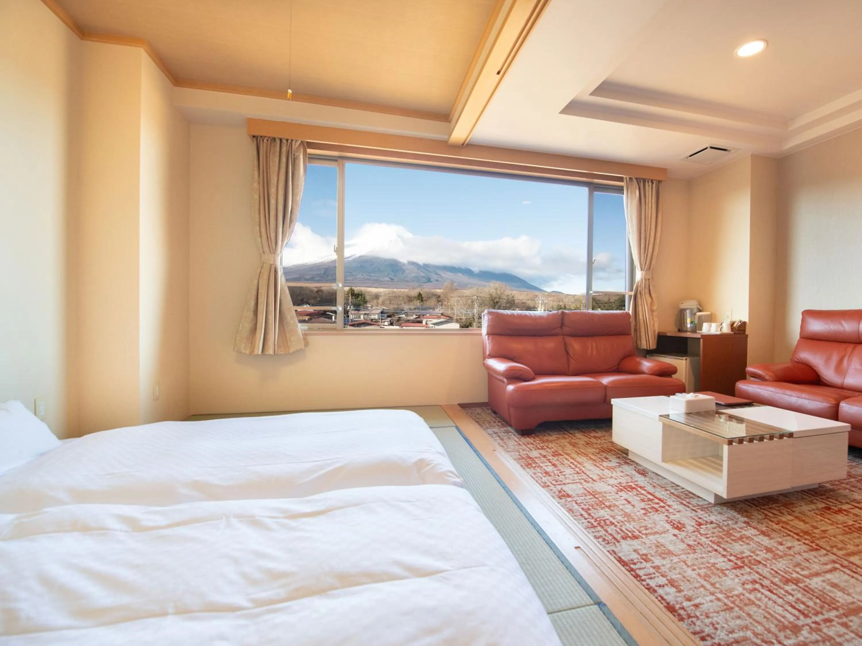 Photo of the whole room, Bed in Fuji Matsuzono Hotel