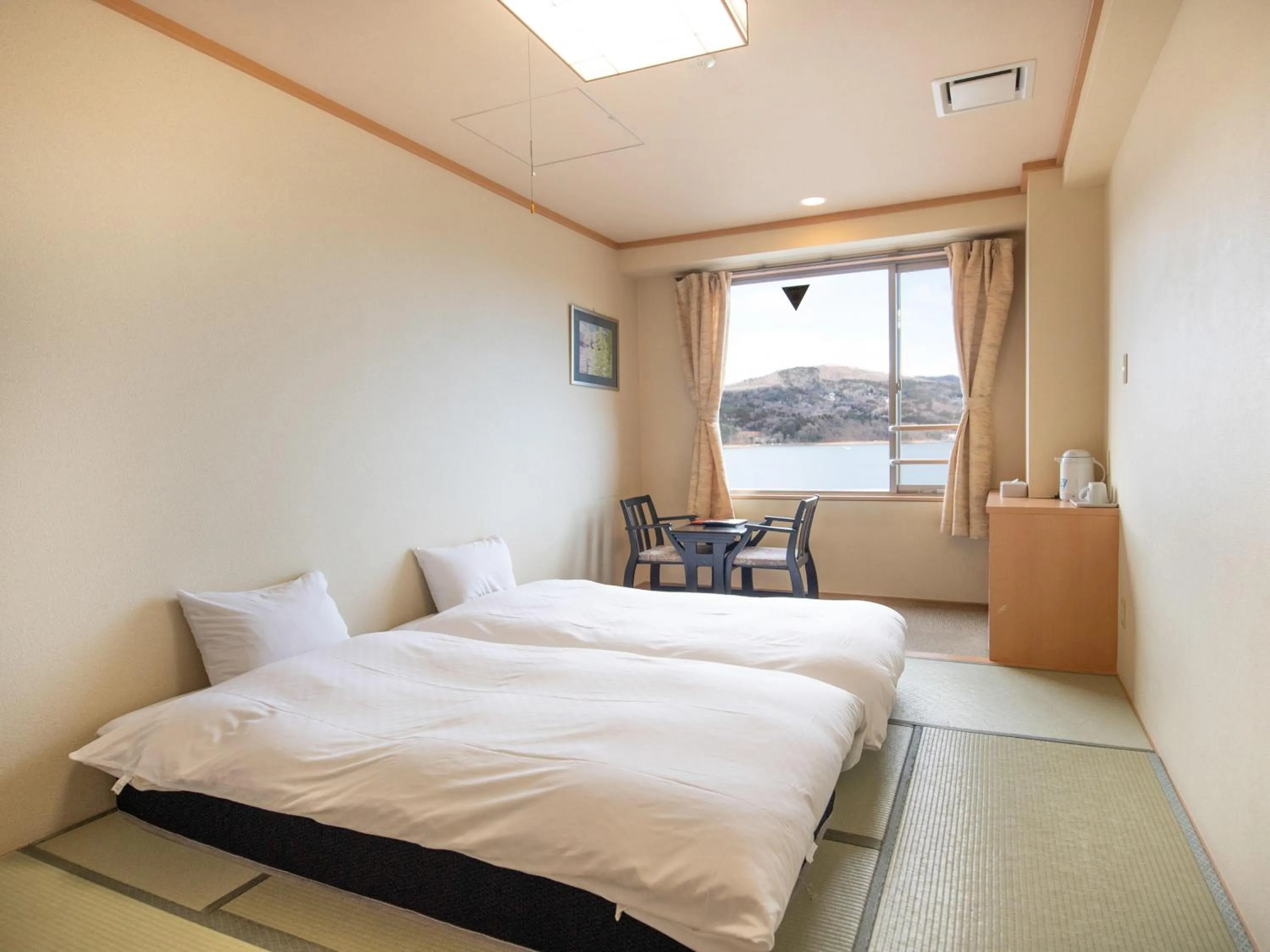 Photo of the whole room, Bed in Fuji Matsuzono Hotel