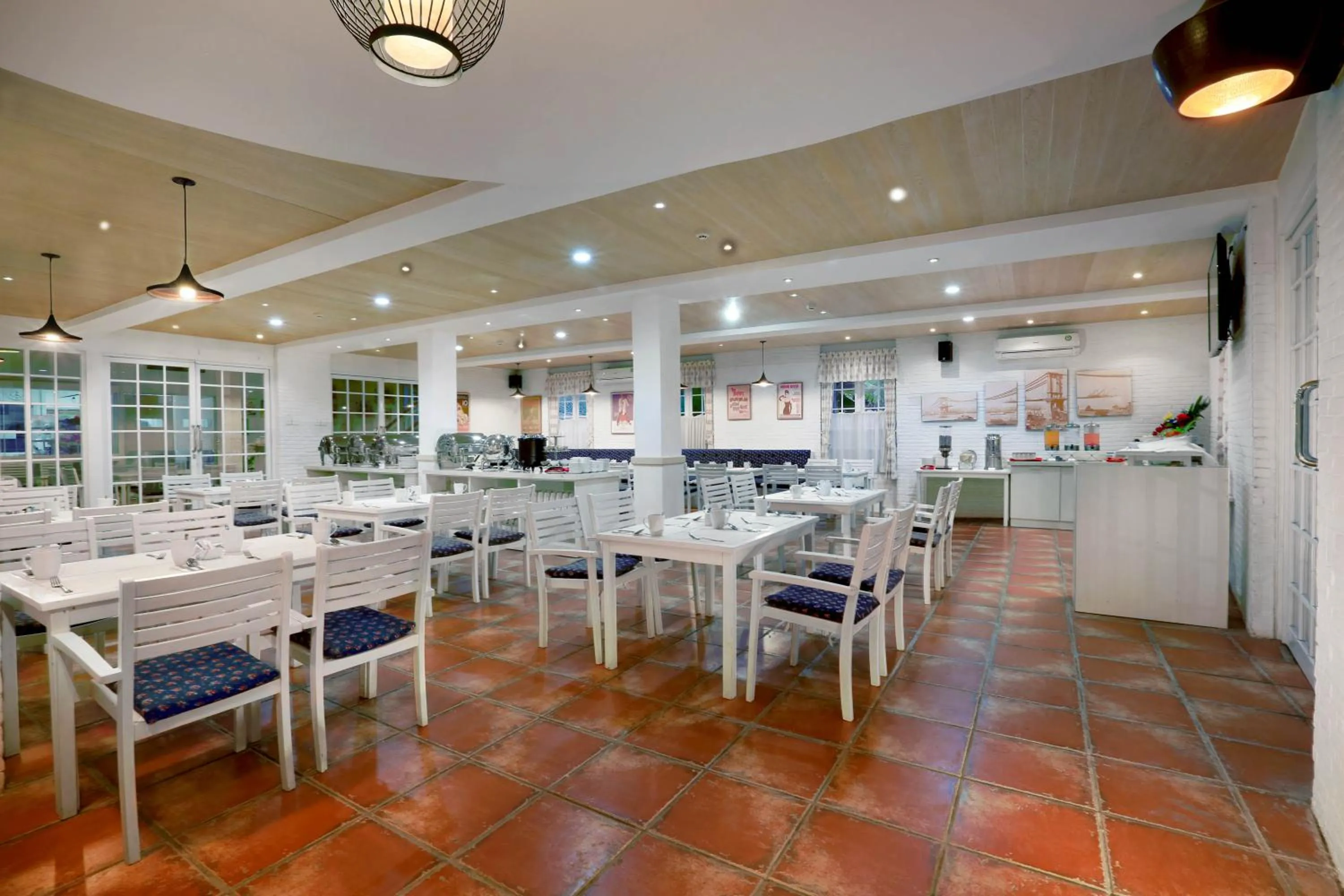 Restaurant/places to eat in favehotel Sudirman Bojonegoro