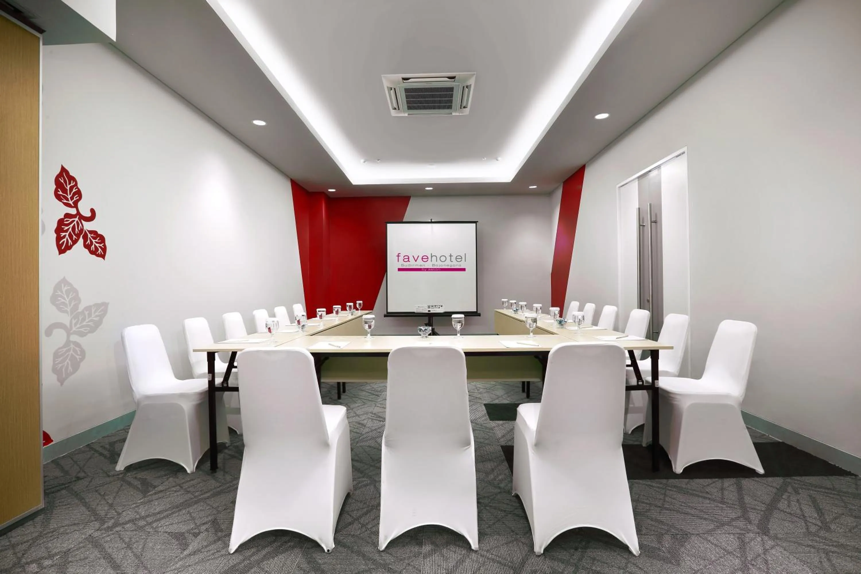 Meeting/conference room in favehotel Sudirman Bojonegoro