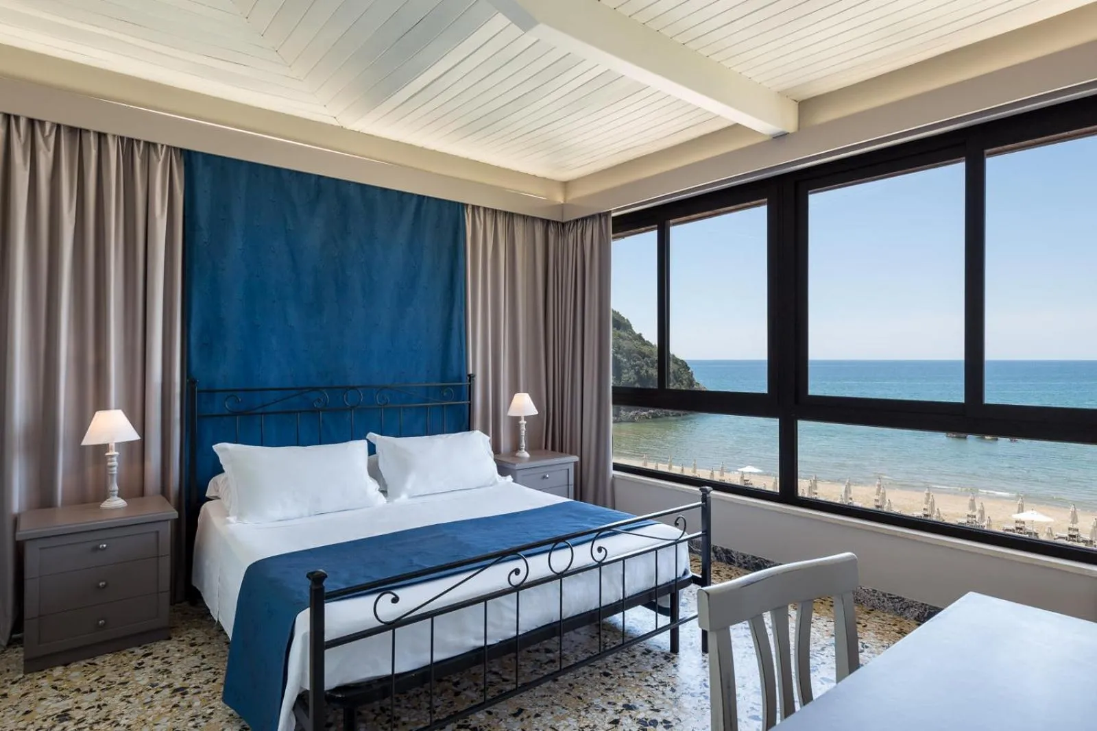 Sea view, Bed in Antica Villa