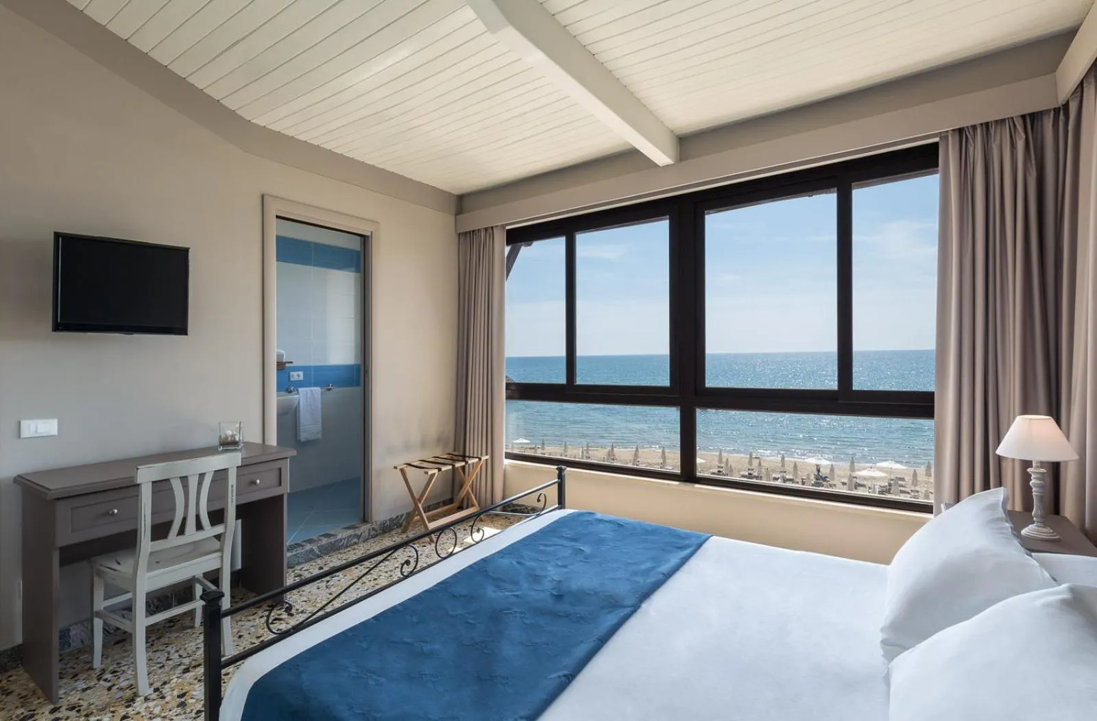 Sea view, Bed in Antica Villa
