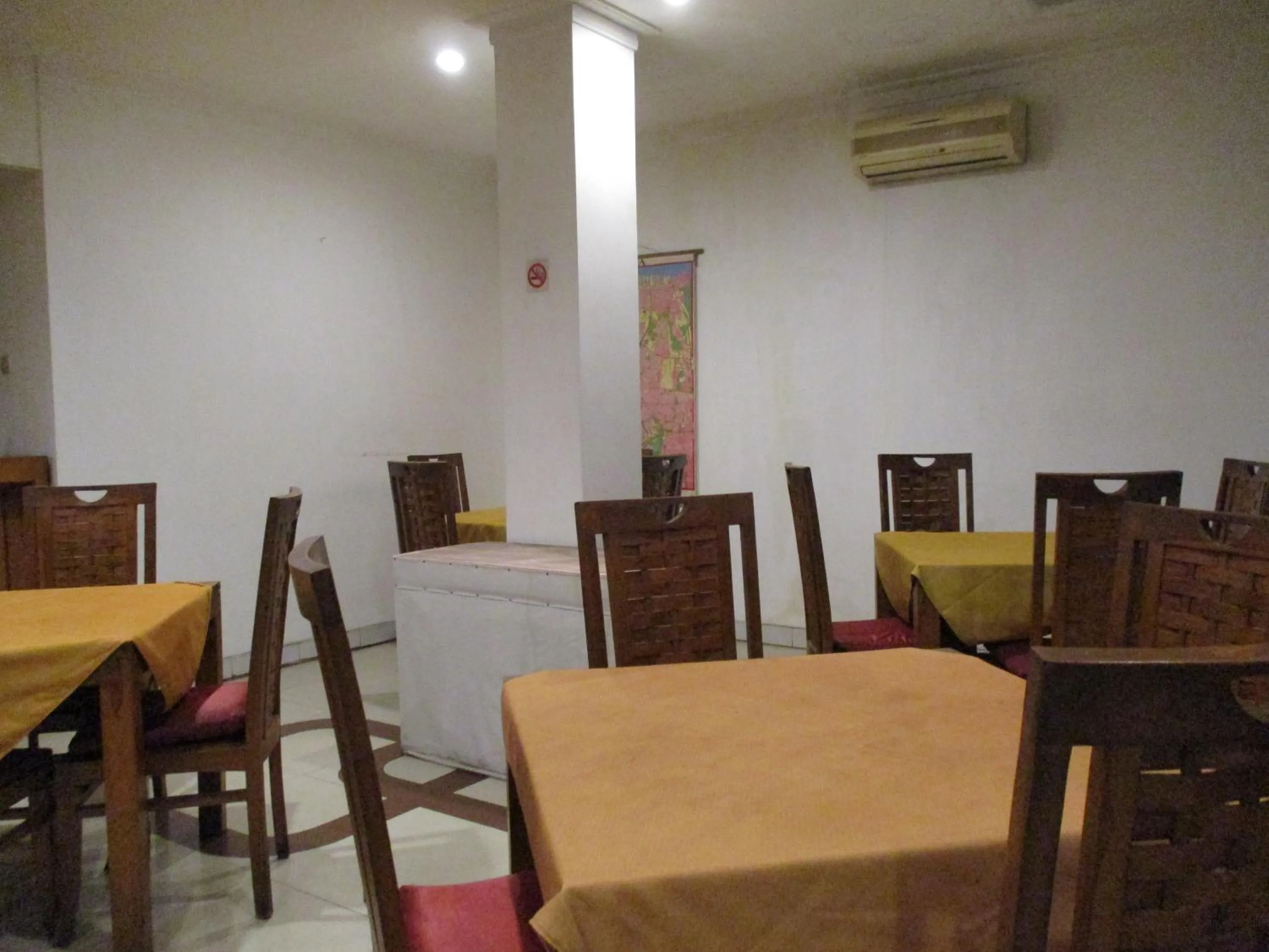 Restaurant/places to eat in Hotel Caravan Tanah Abang
