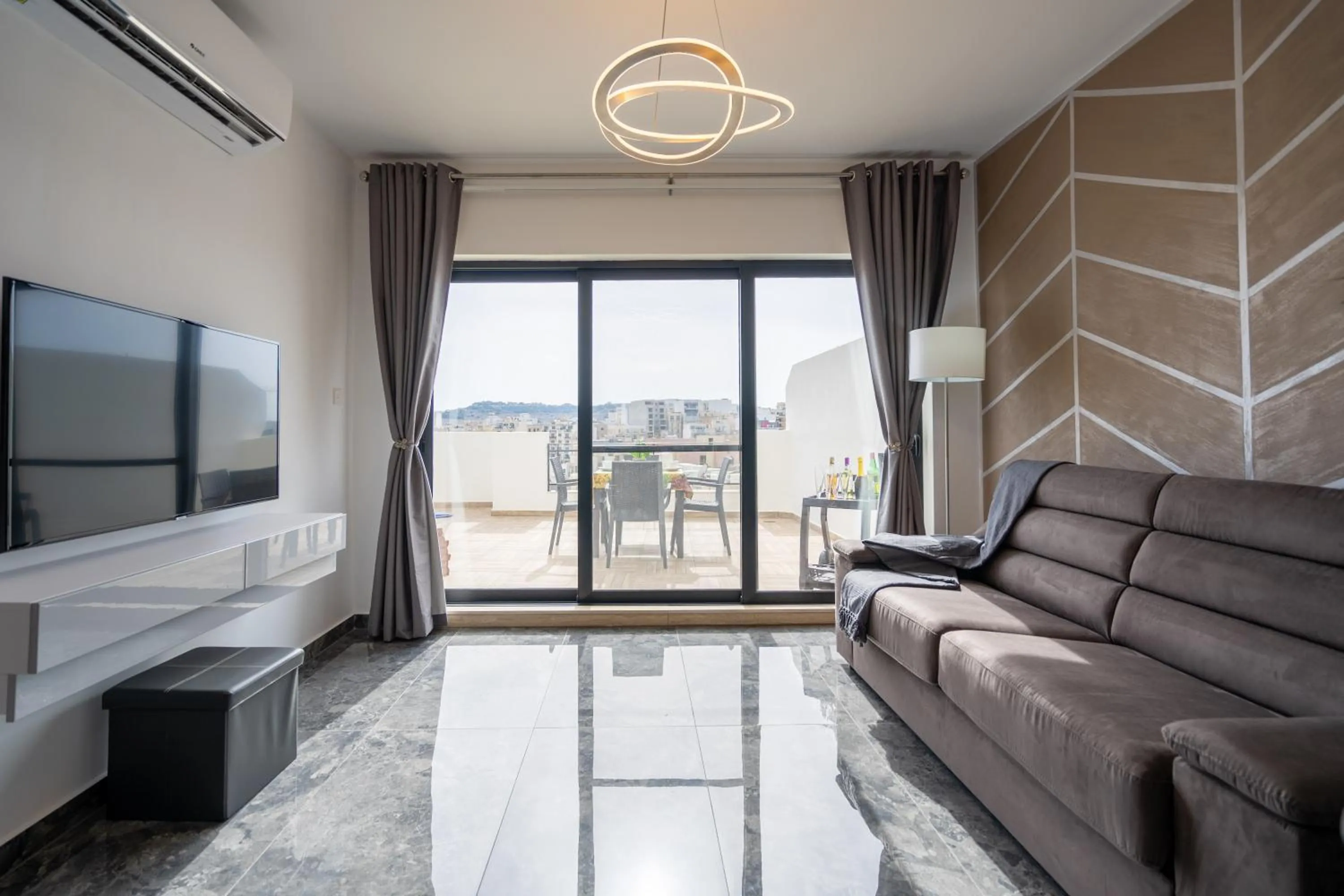 Tulip Court Penthouse Brand New-2 Min From The Sea-Central Bugibba