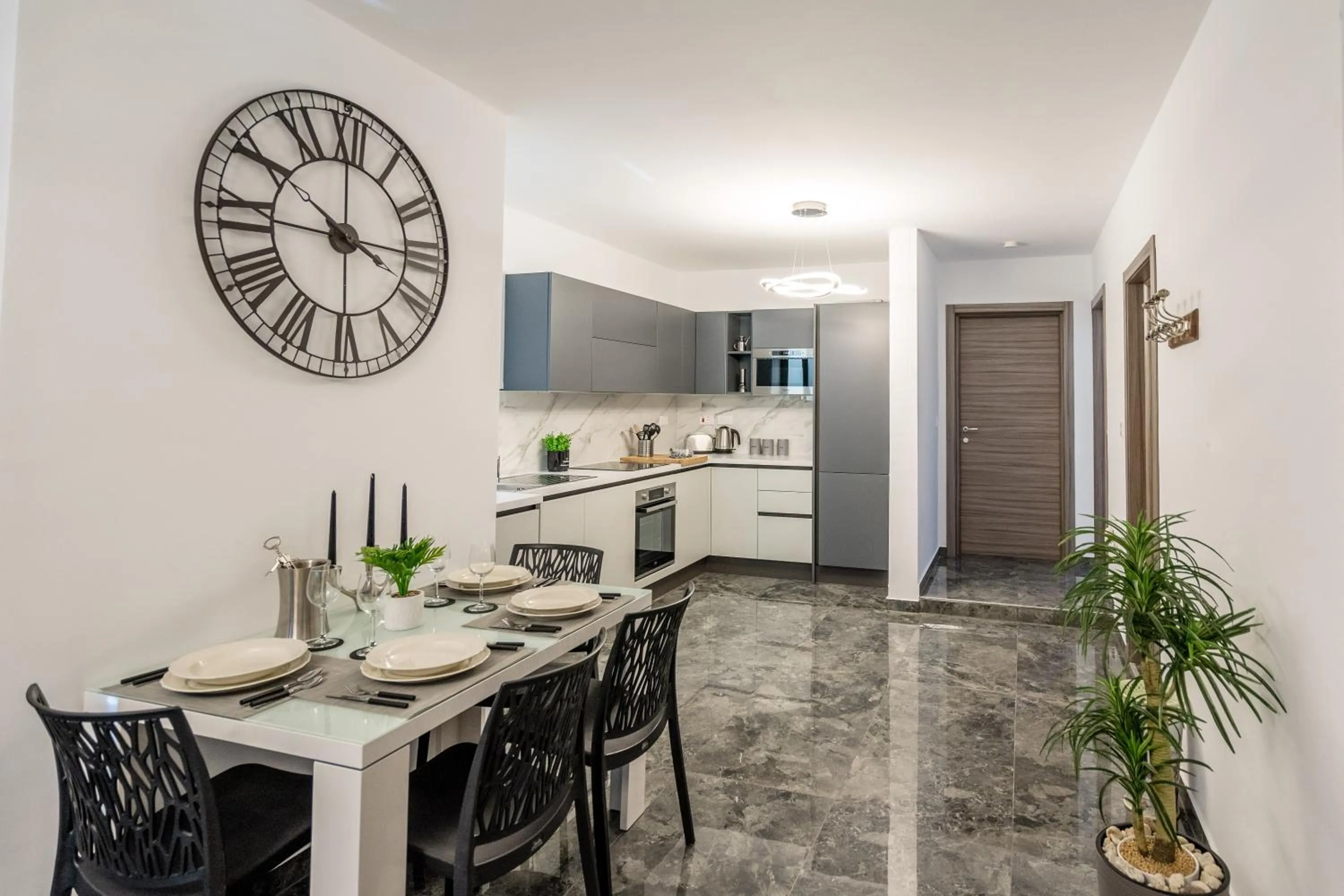 Tulip Court Penthouse Brand New-2 Min From The Sea-Central Bugibba