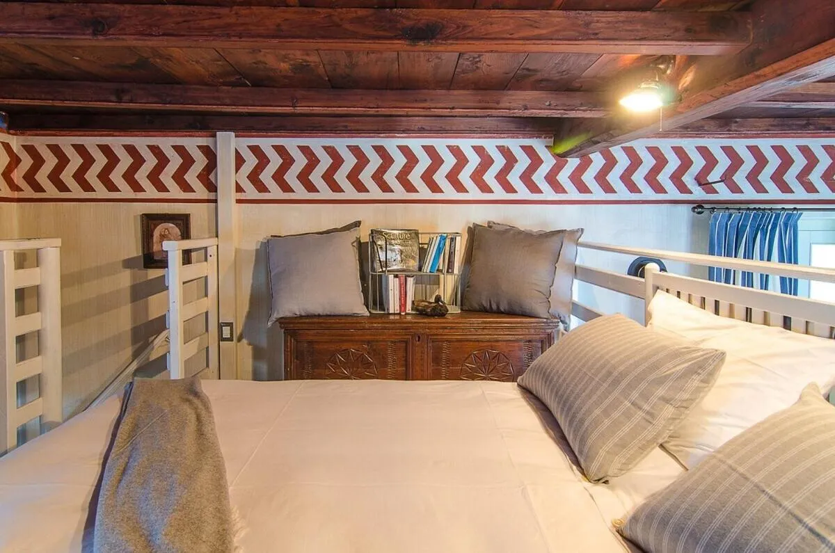 Bedroom, Bed in Chocolat au Lac