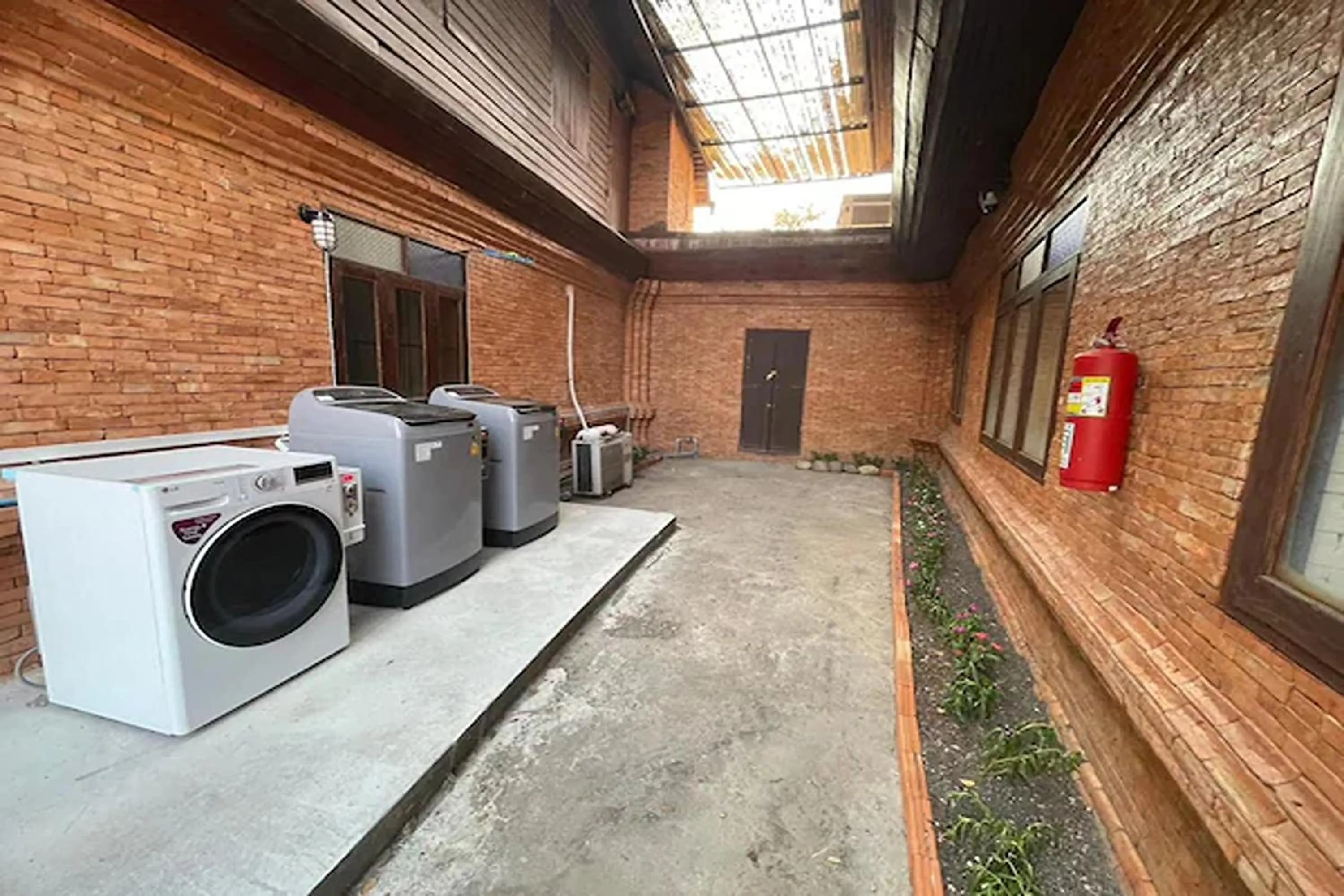 washing machine in Baan Tawai Lanna Resort