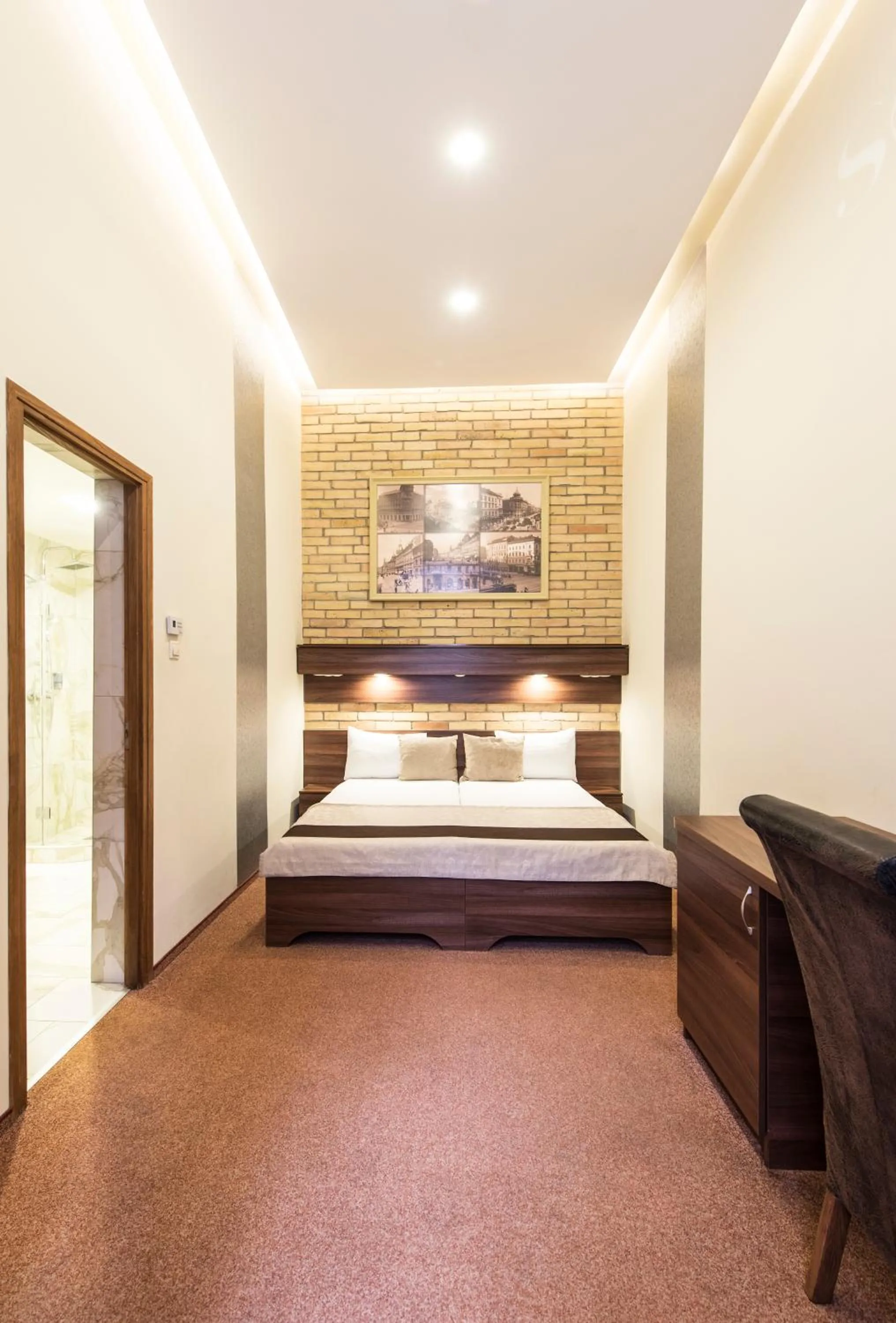 Bedroom, Bed in SOUS44