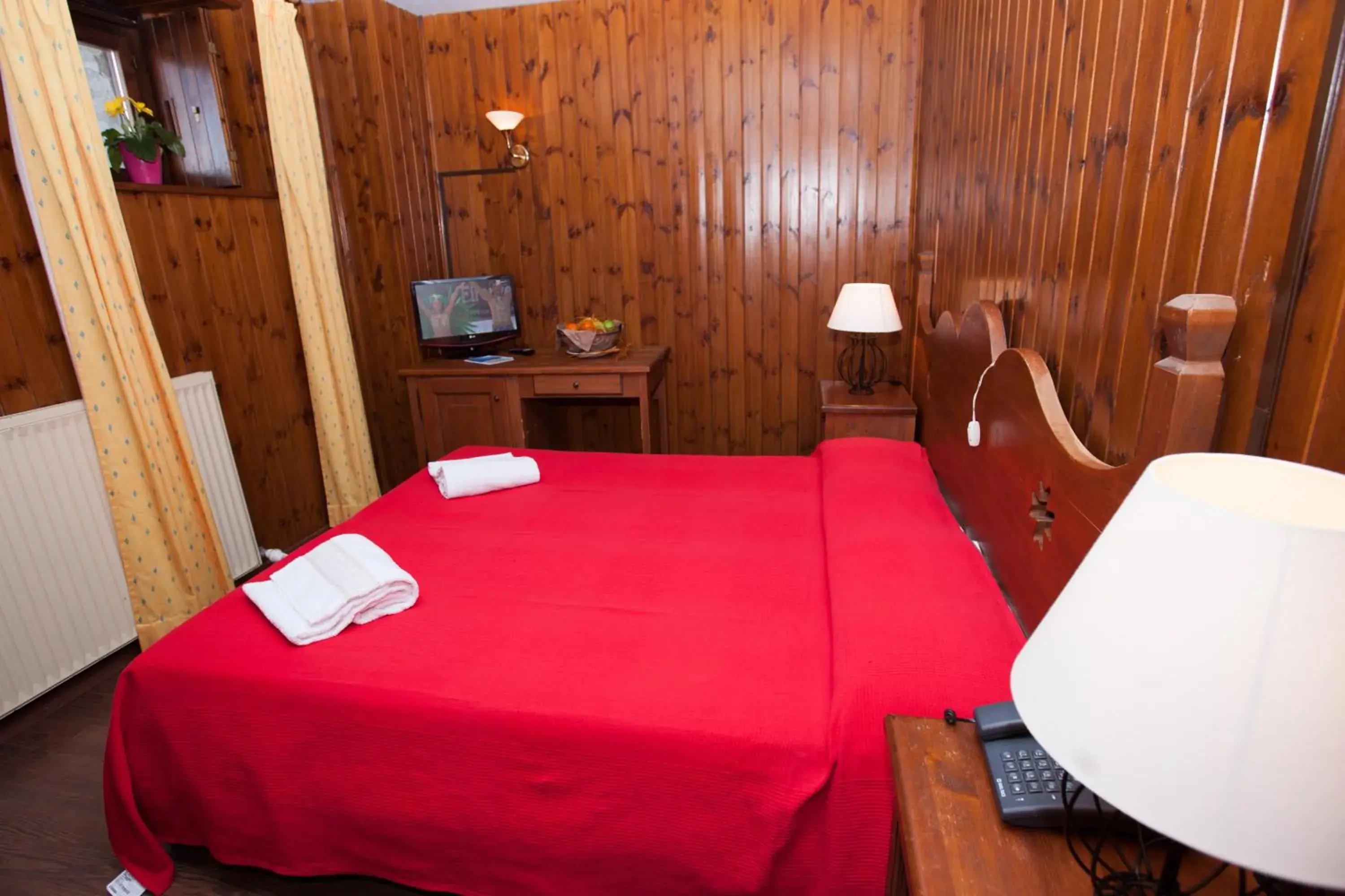 Bedroom, Bed in Club Esse Pila 2000 Bedroom, Bed in Club Esse Pila 2000