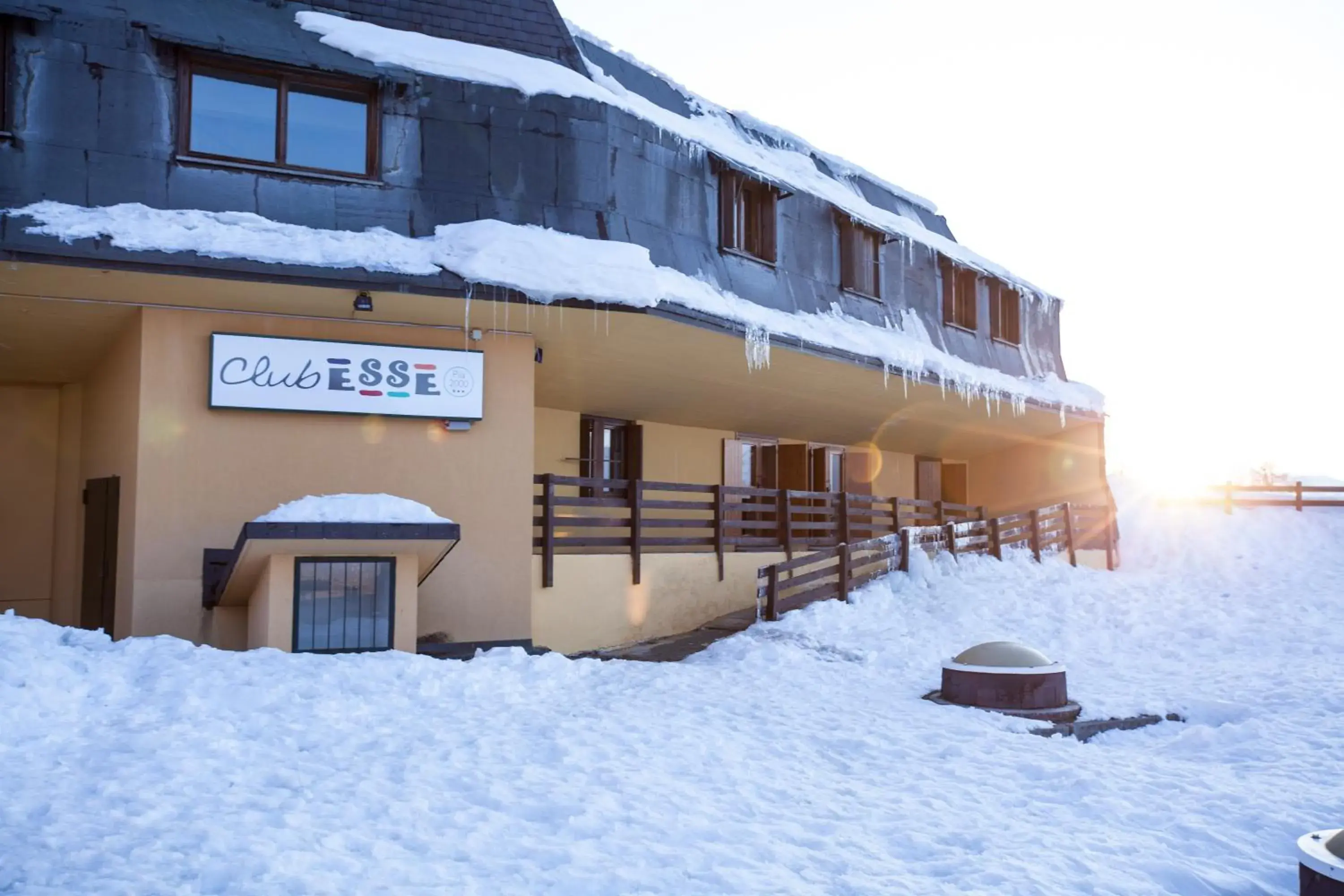 Property building in Club Esse Pila 2000 Property building in Club Esse Pila 2000