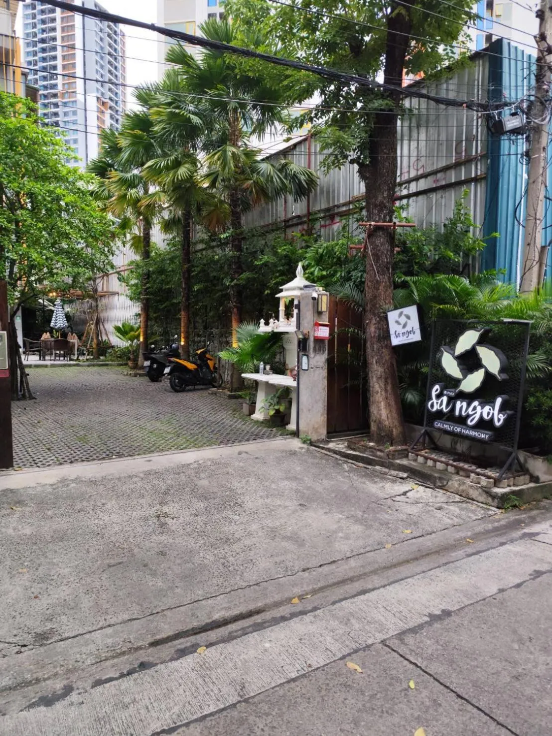 Facade/entrance in Nest by Sangob