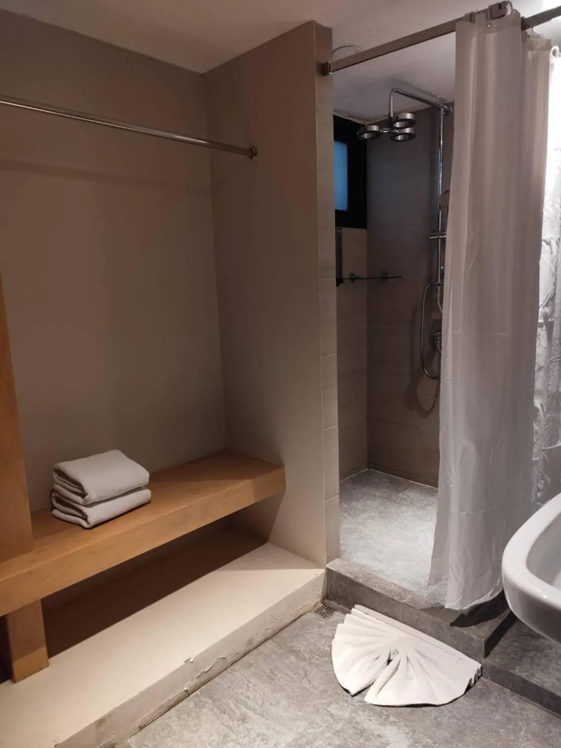 Bathroom in Nest by Sangob