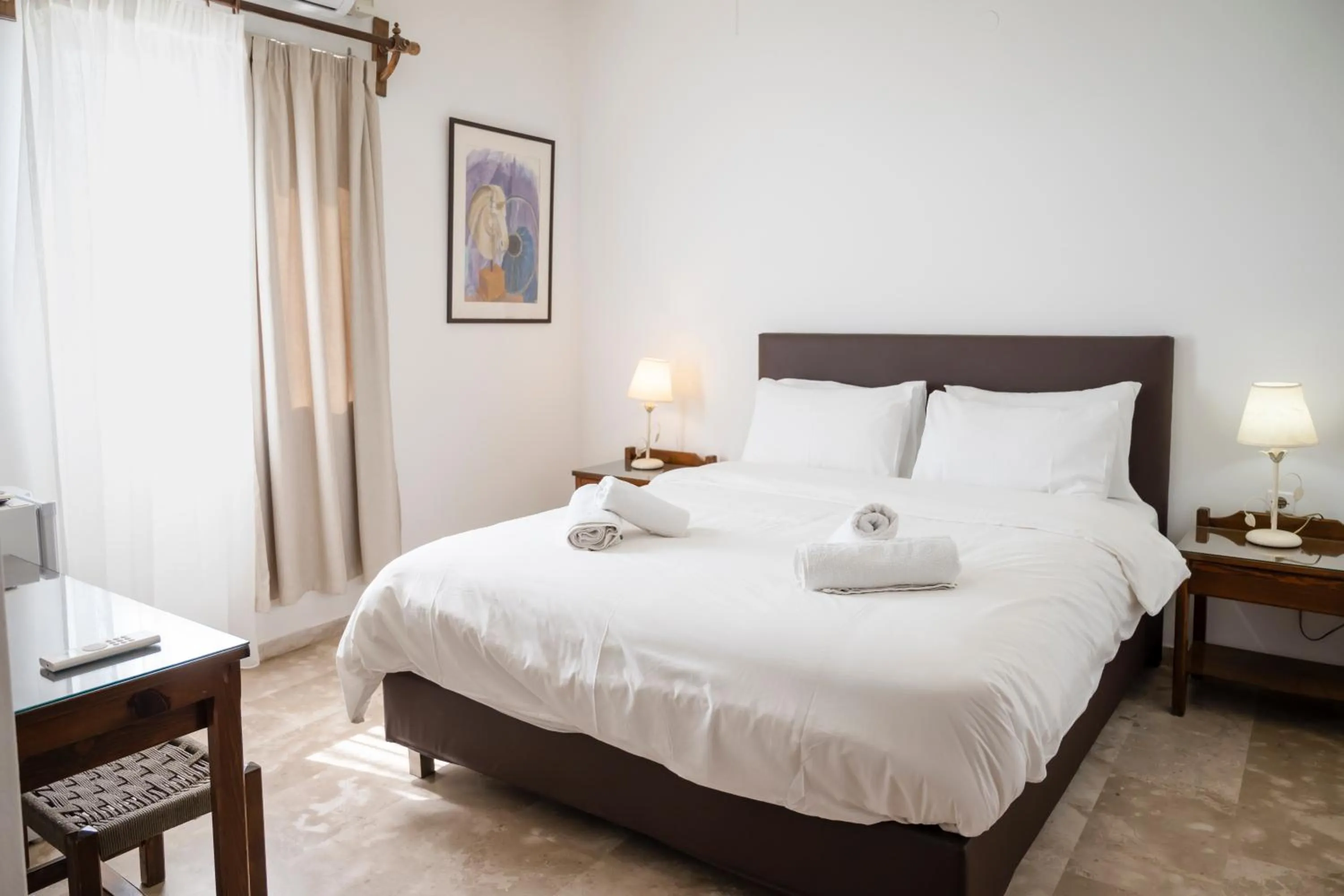 Photo of the whole room, Bed in Argo Rooms-Papadakis