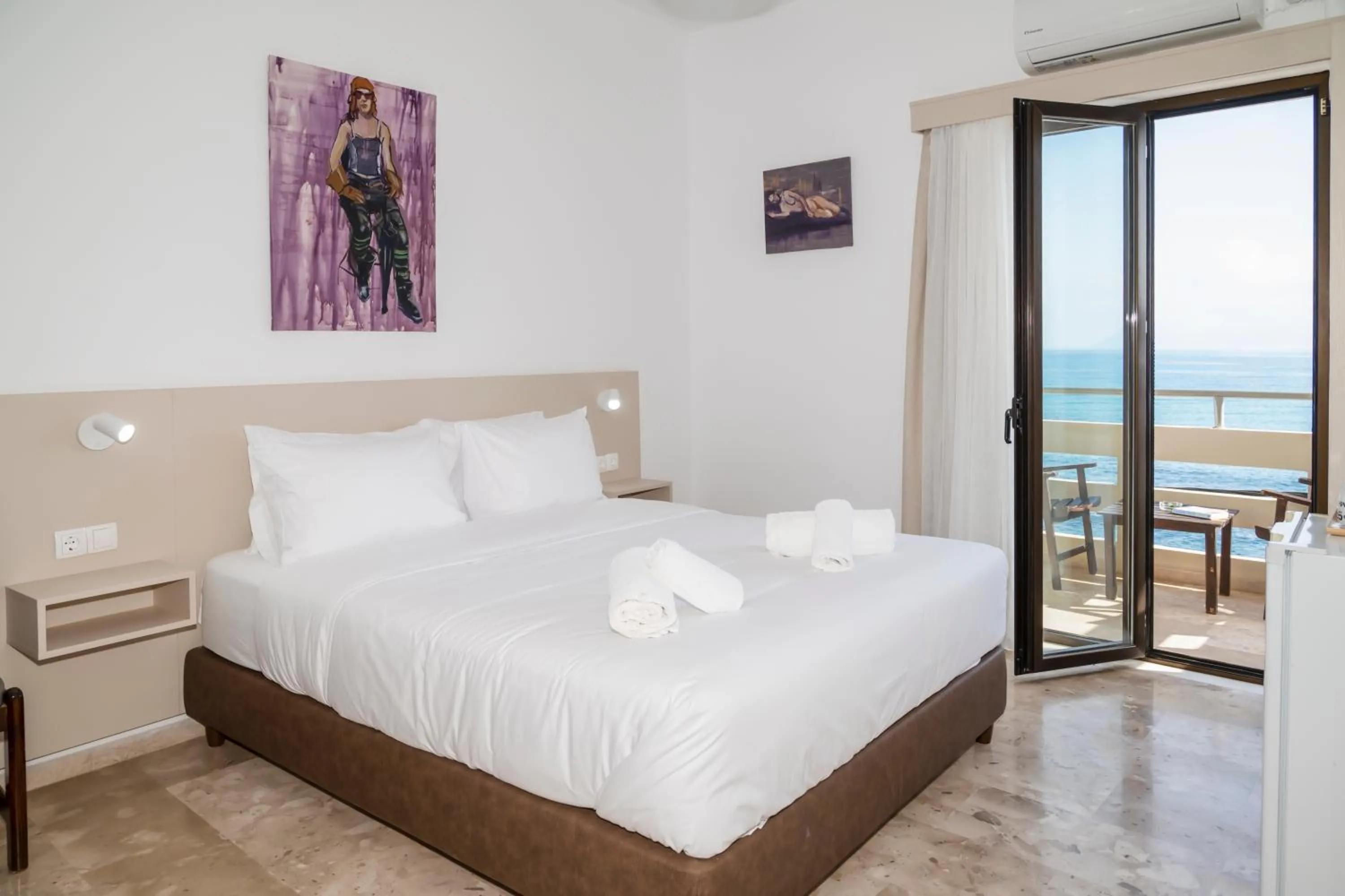 Photo of the whole room, Bed in Argo Rooms-Papadakis