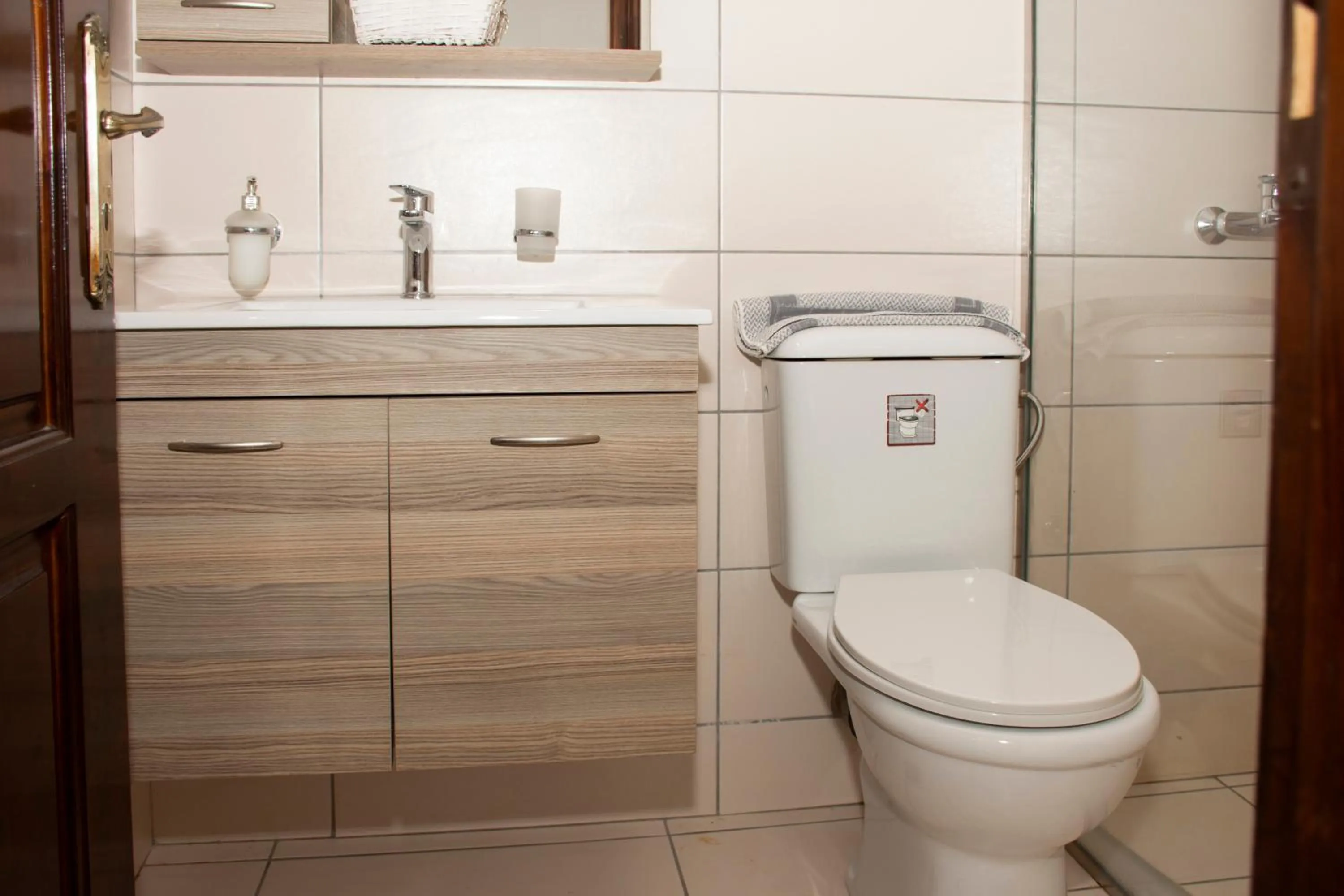 Toilet in Argo Rooms-Papadakis