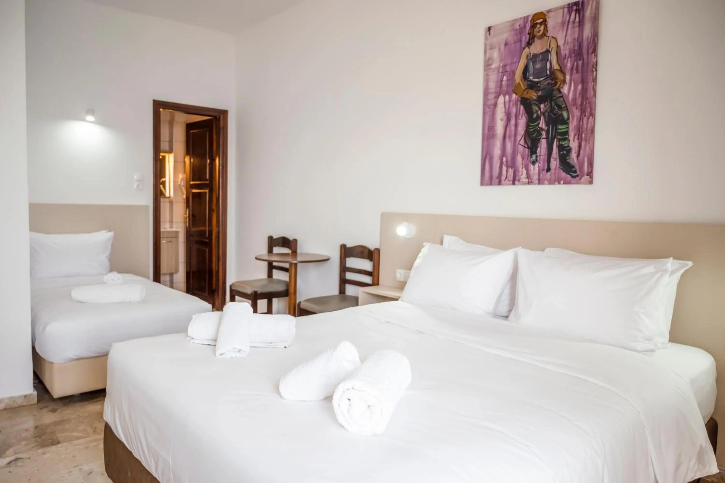 Photo of the whole room, Bed in Argo Rooms-Papadakis