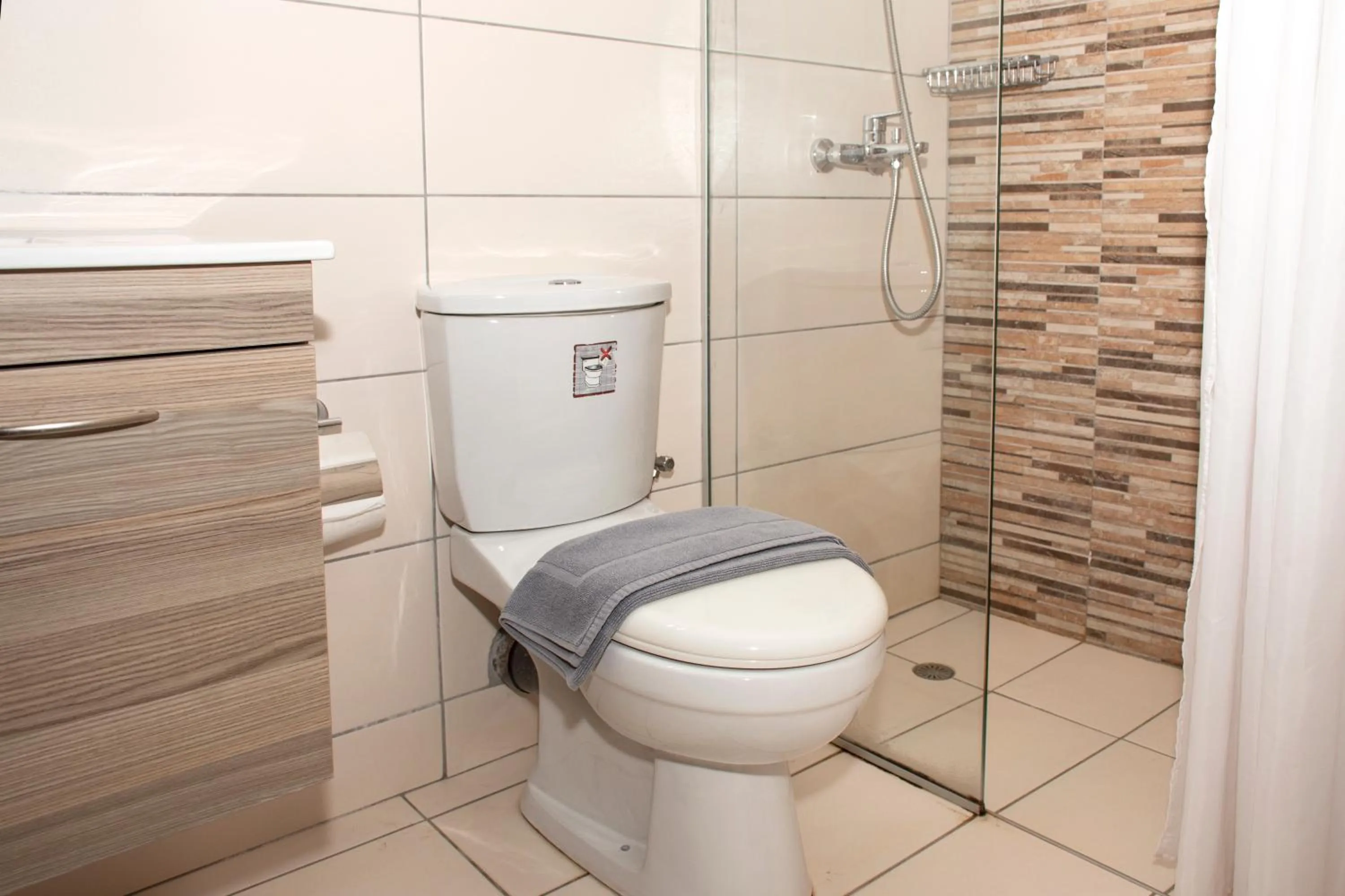 Bathroom in Argo Rooms-Papadakis