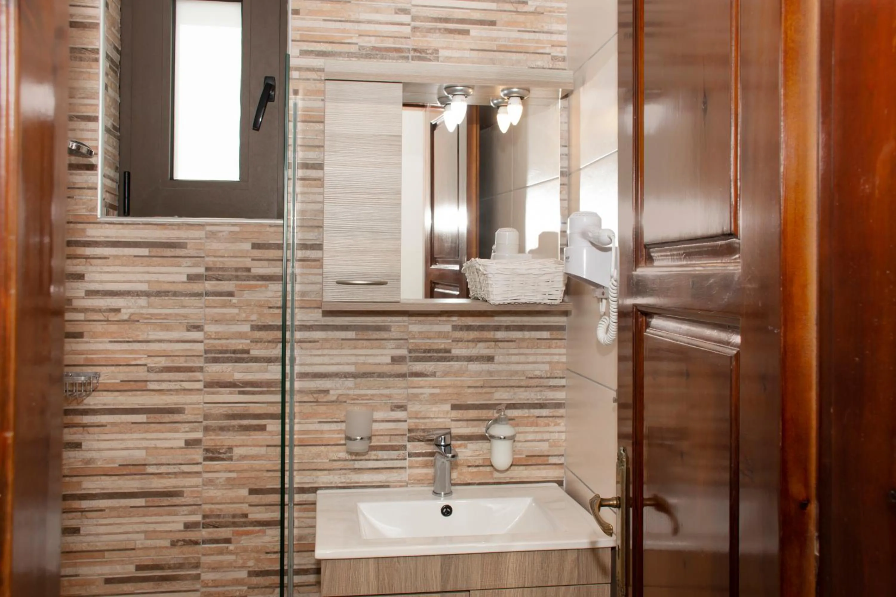 Bathroom in Argo Rooms-Papadakis