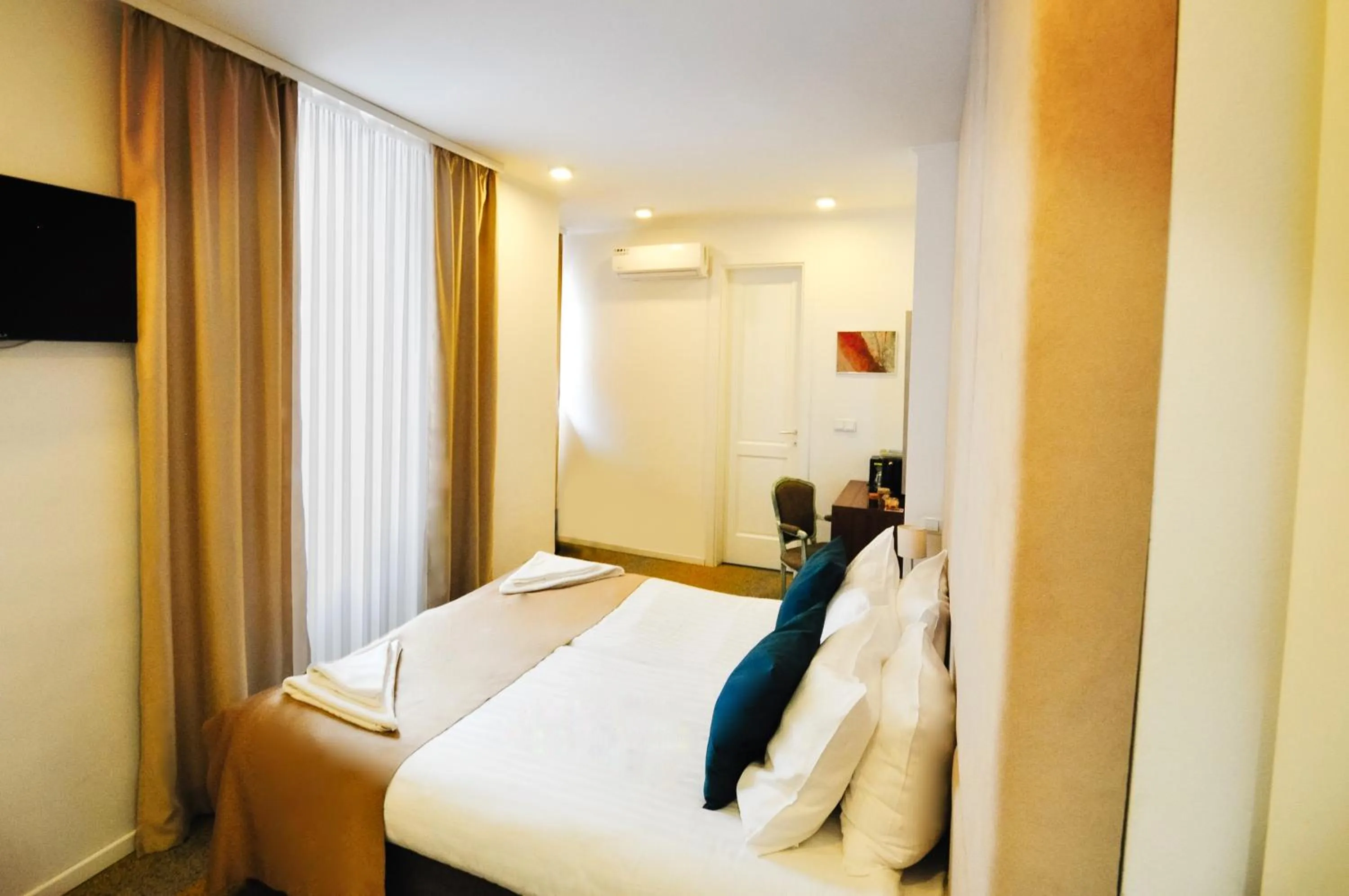 Bed in Heritage Hotel Petrakija