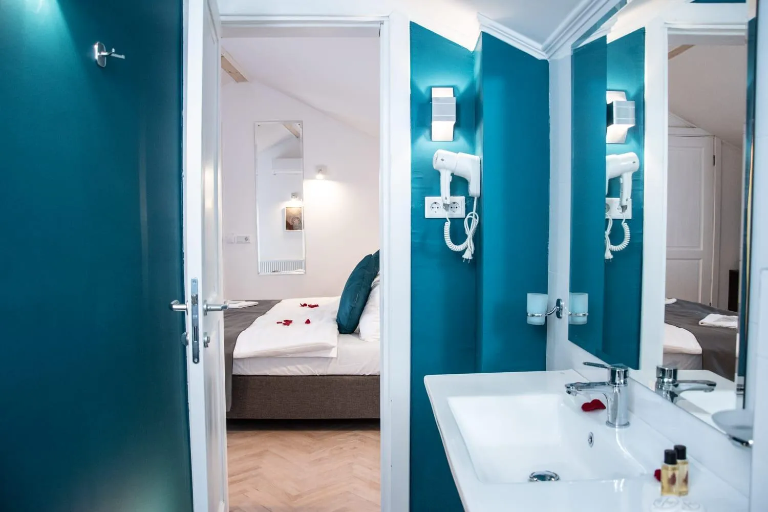 Bathroom, Bed in Heritage Hotel Petrakija
