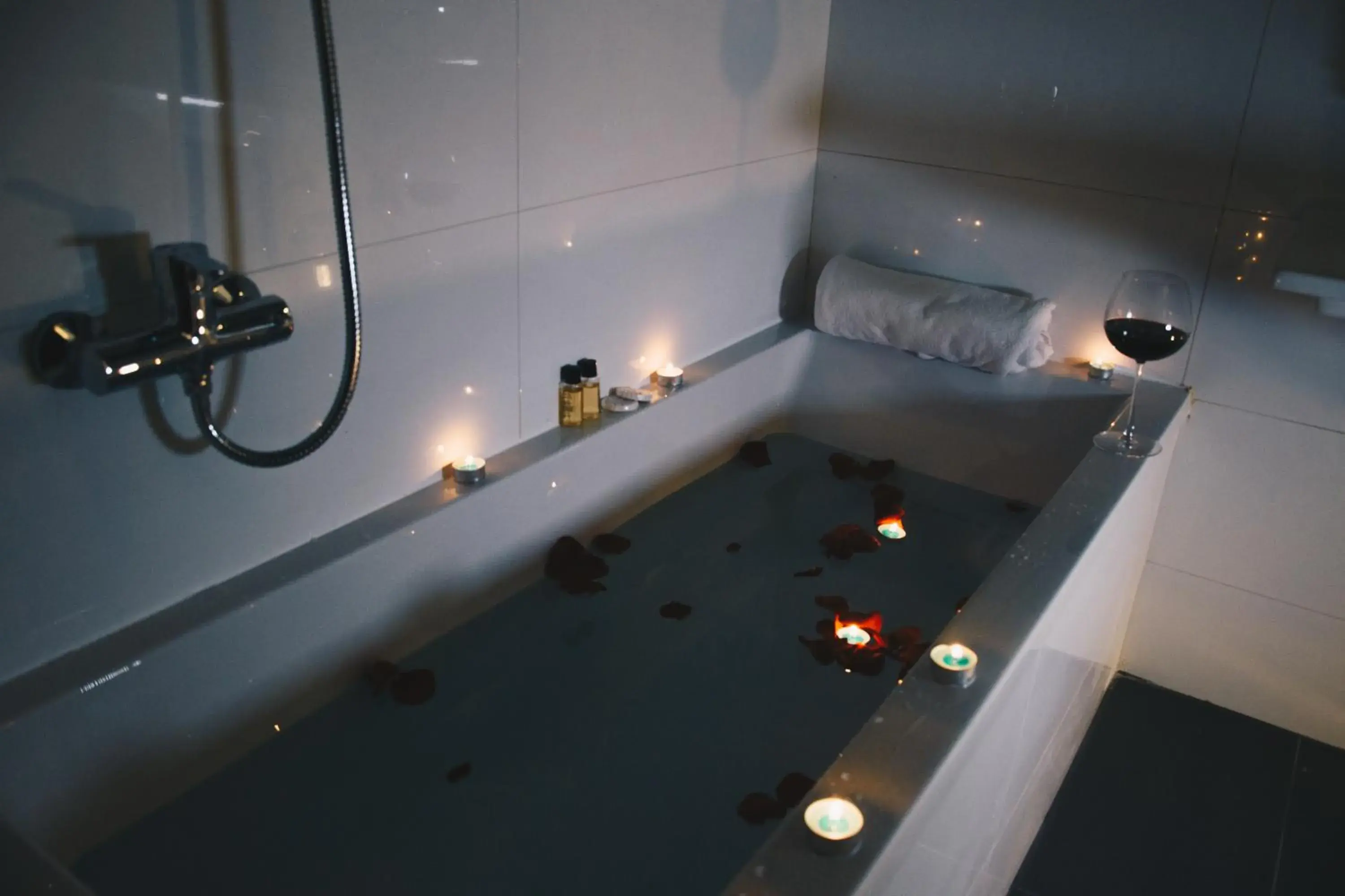 Two-Bedroom Apartment with Balcony in Heritage Hotel Petrakija Two-Bedroom Apartment with Balcony in Heritage Hotel Petrakija