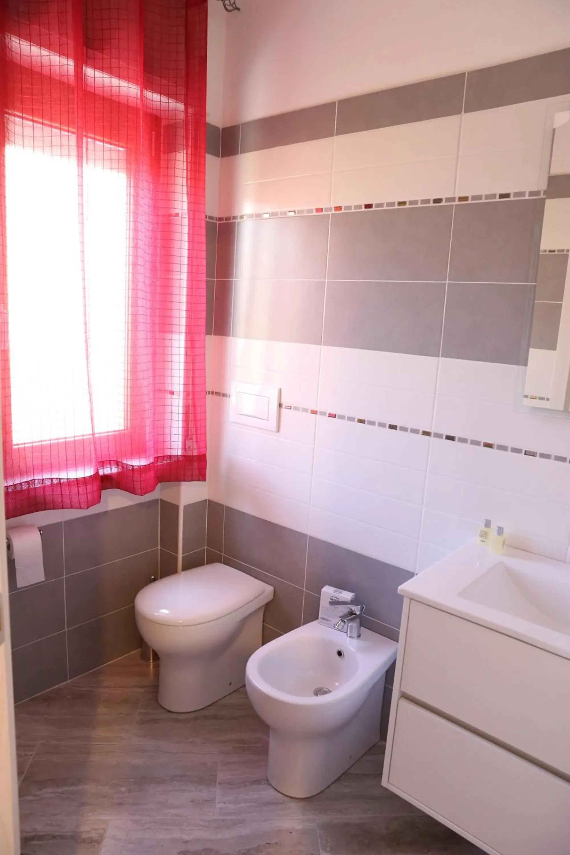 Comfort Triple Room with Shower in Parco Carrara Comfort Triple Room with Shower in Parco Carrara