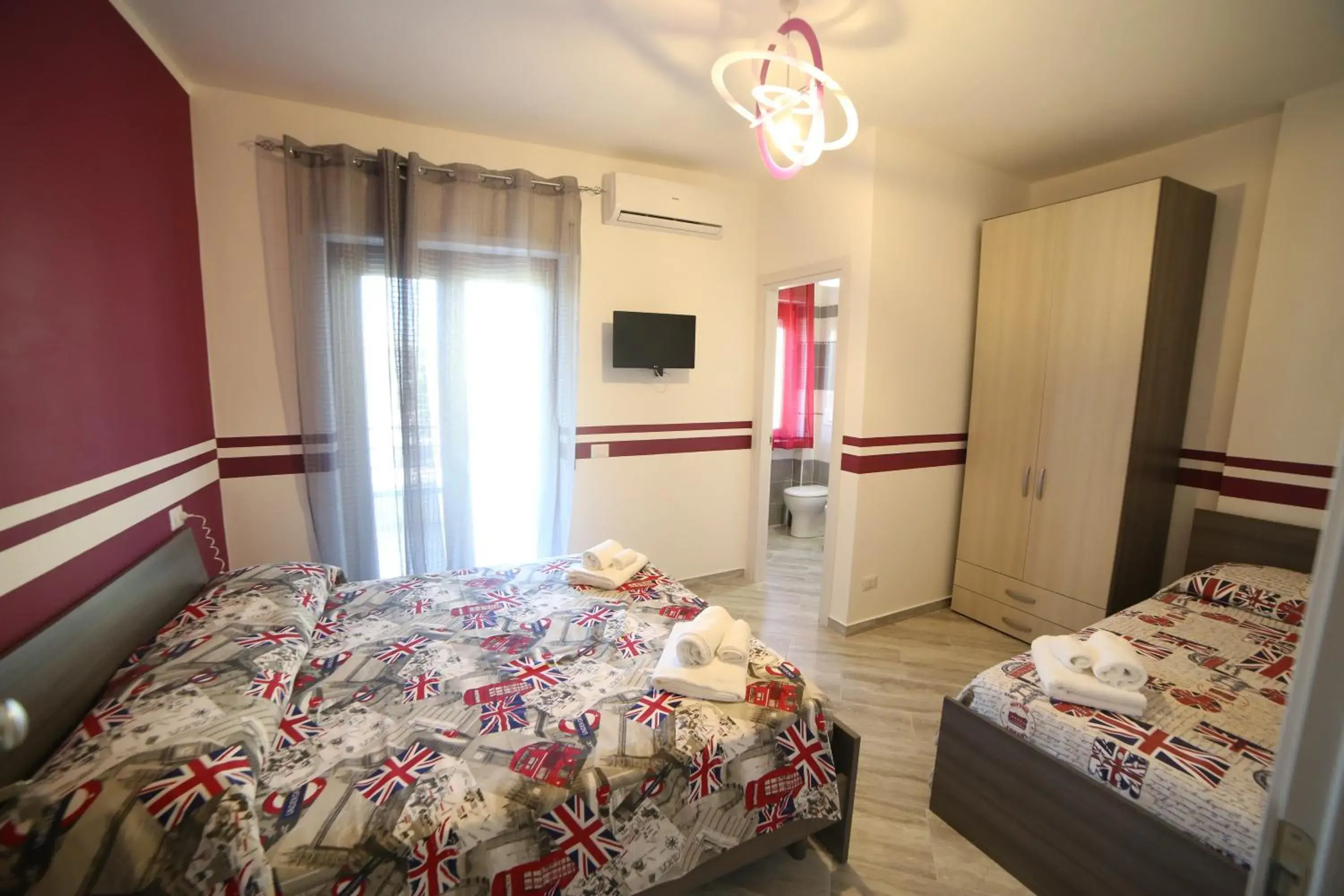 Comfort Triple Room with Shower in Parco Carrara Comfort Triple Room with Shower in Parco Carrara