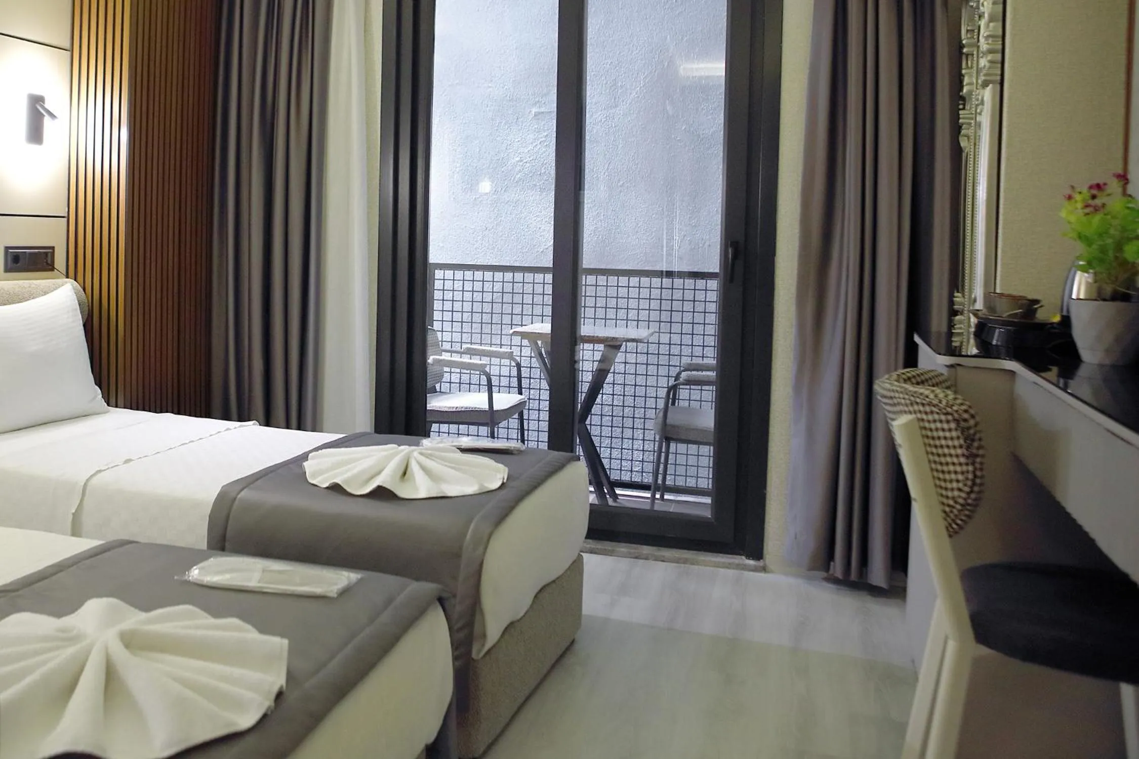 Balcony/Terrace, Bed in AMARA OLD CITY HOTEL & Spa