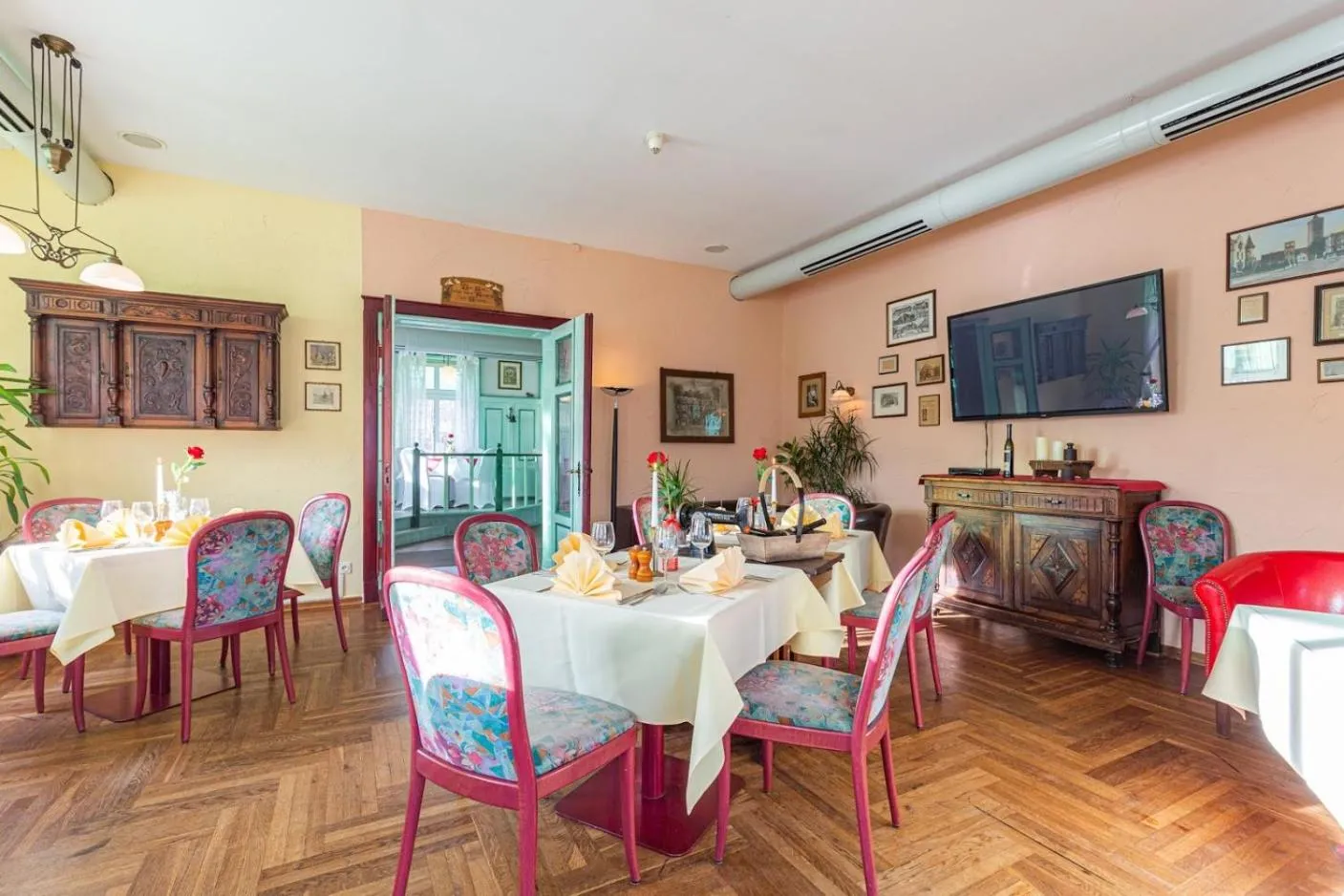 Restaurant/places to eat in Bergschlößchen