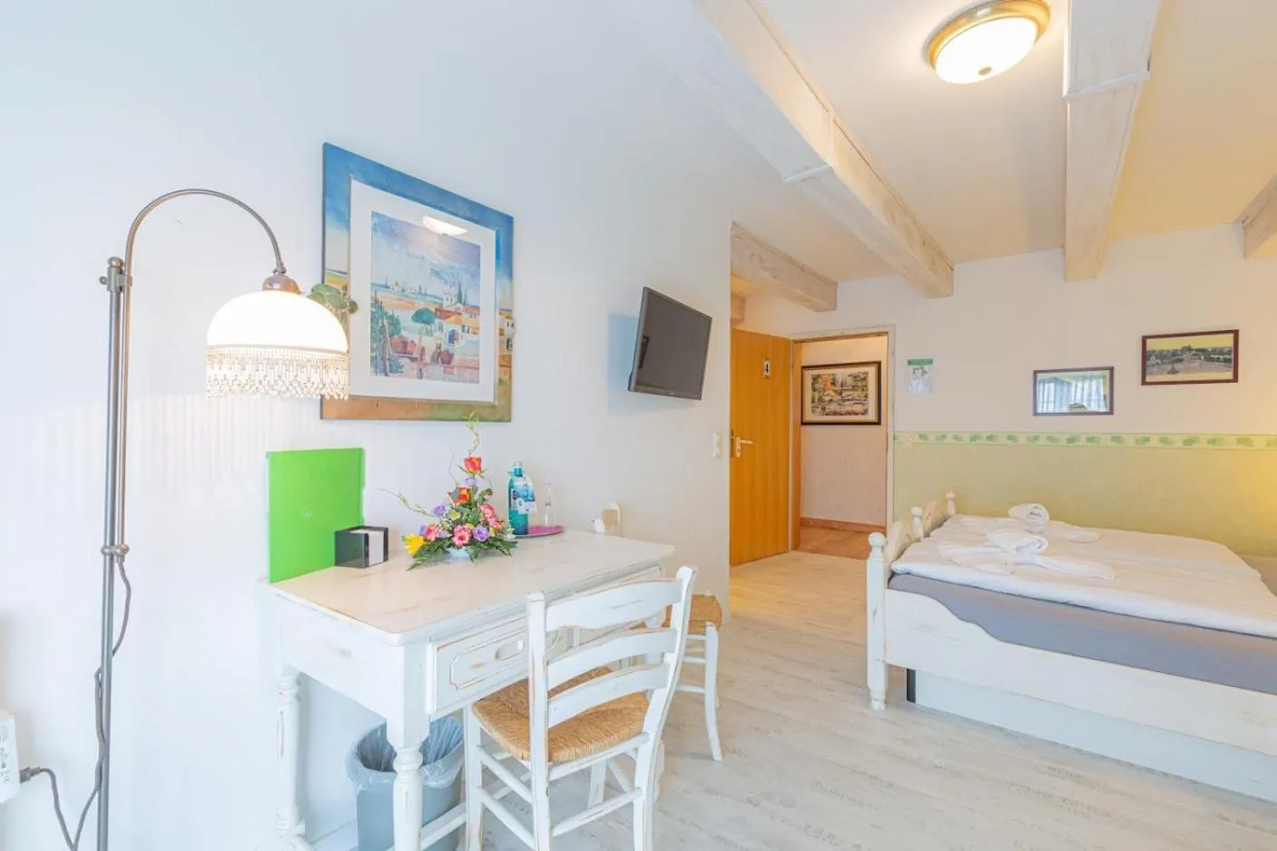 Photo of the whole room, Bed in Bergschlößchen