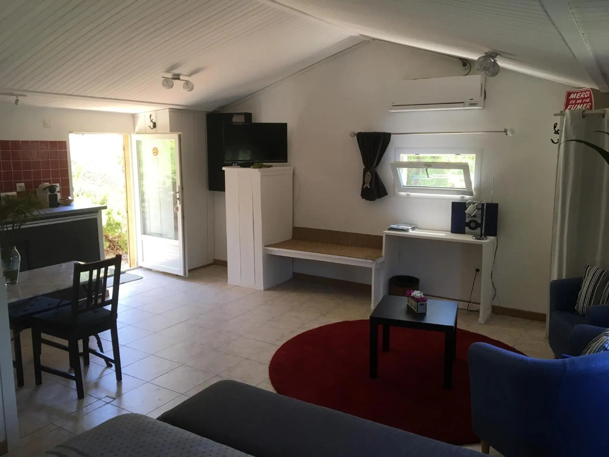 Photo of the whole room in Les terrasses sur mer