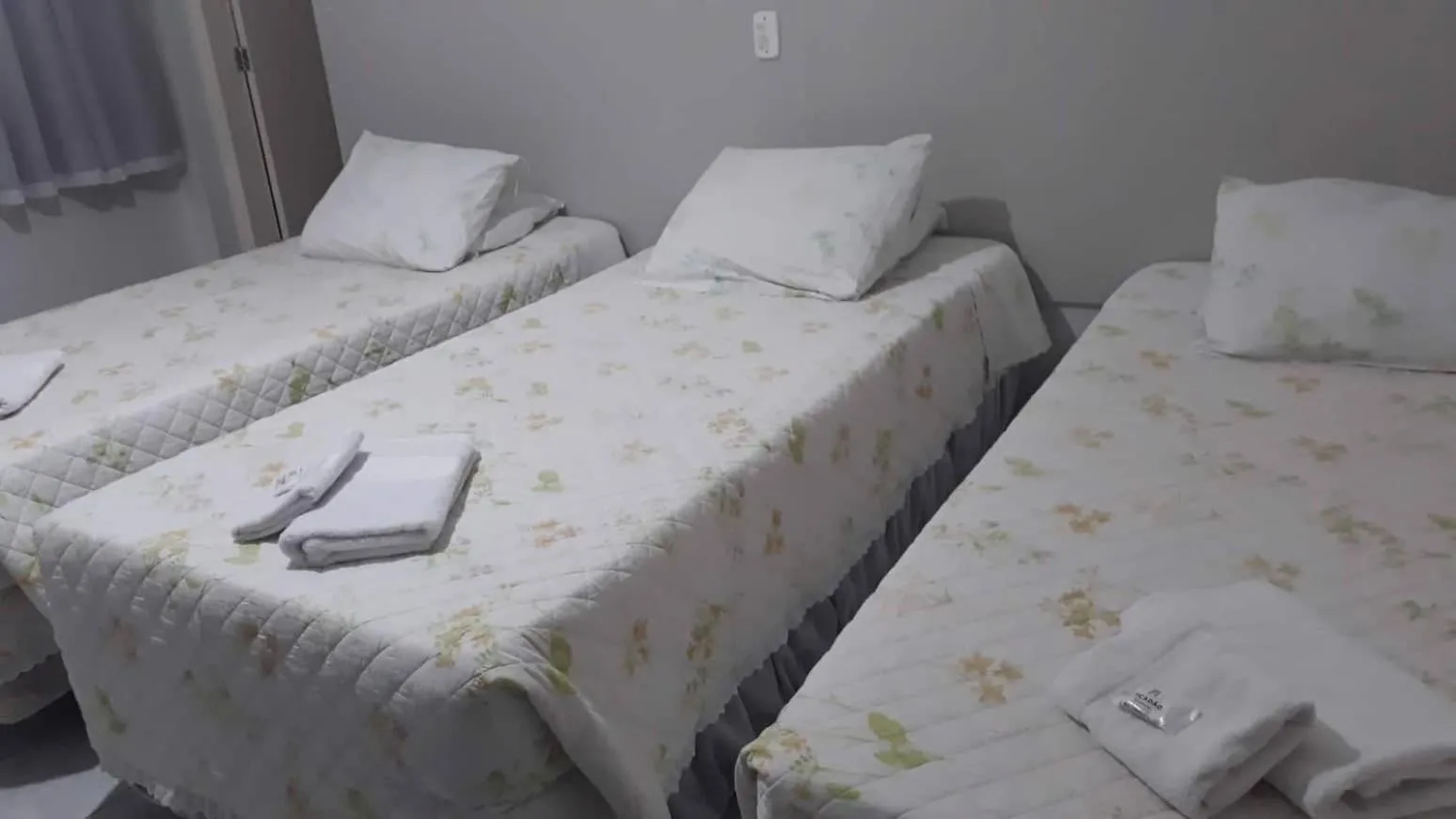 Standard Triple Room in Hotel Picadão - São Pedro SP