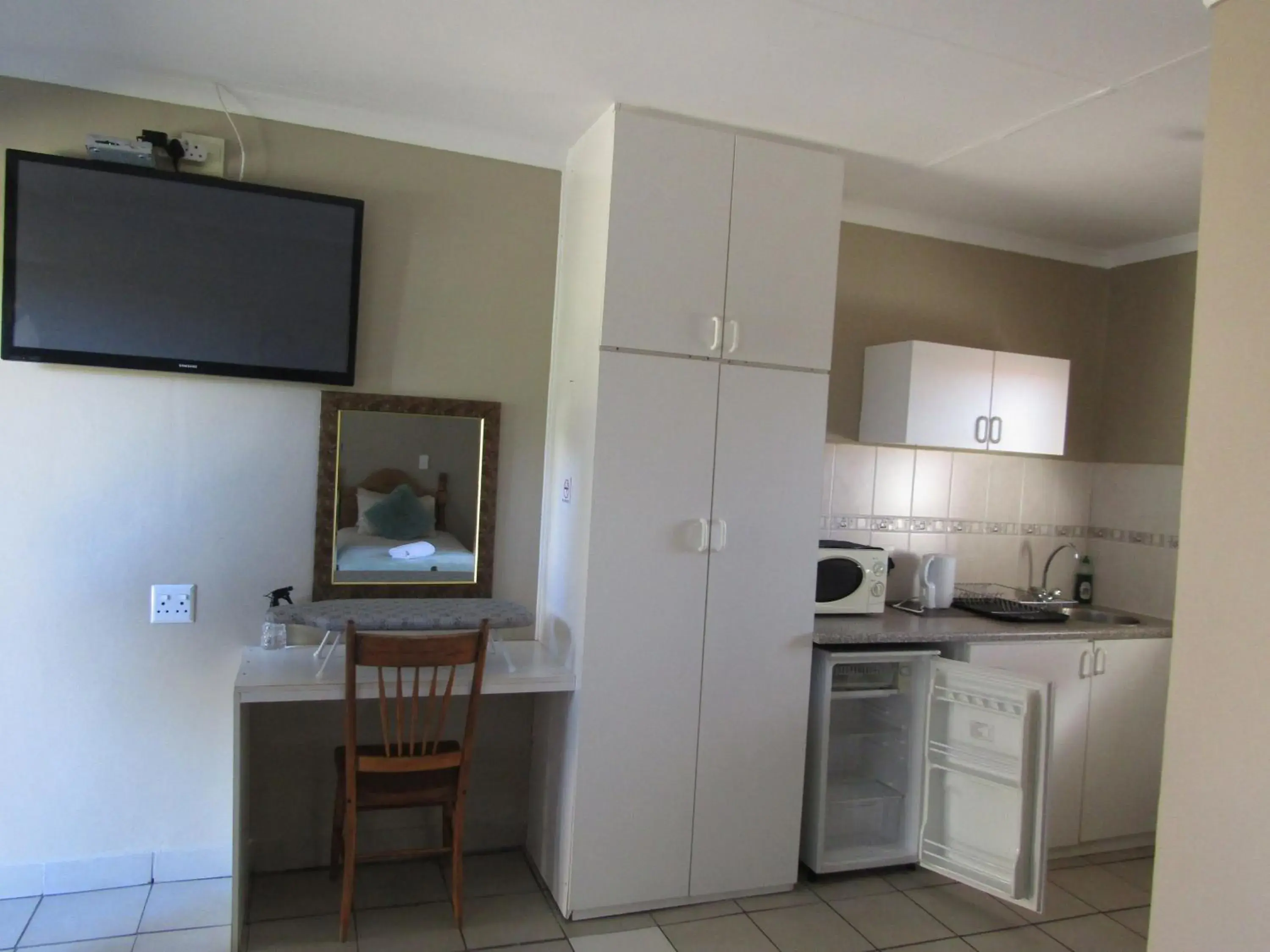 Budget Twin Room - single occupancy in At Home BB Budget Twin Room - single occupancy in At Home BB