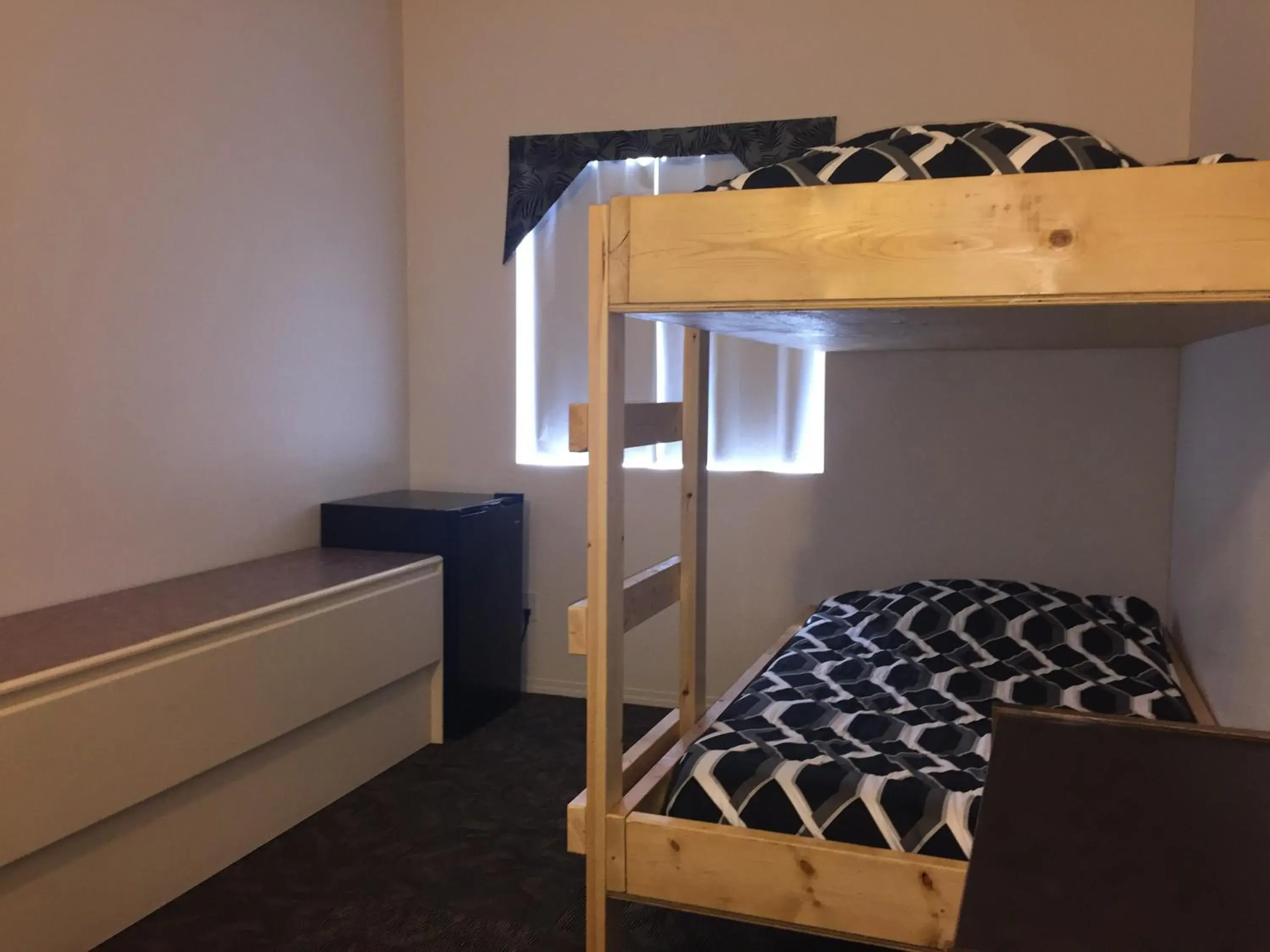 Twin Room with Shared Bathroom in Invermere Hostel Twin Room with Shared Bathroom in Invermere Hostel