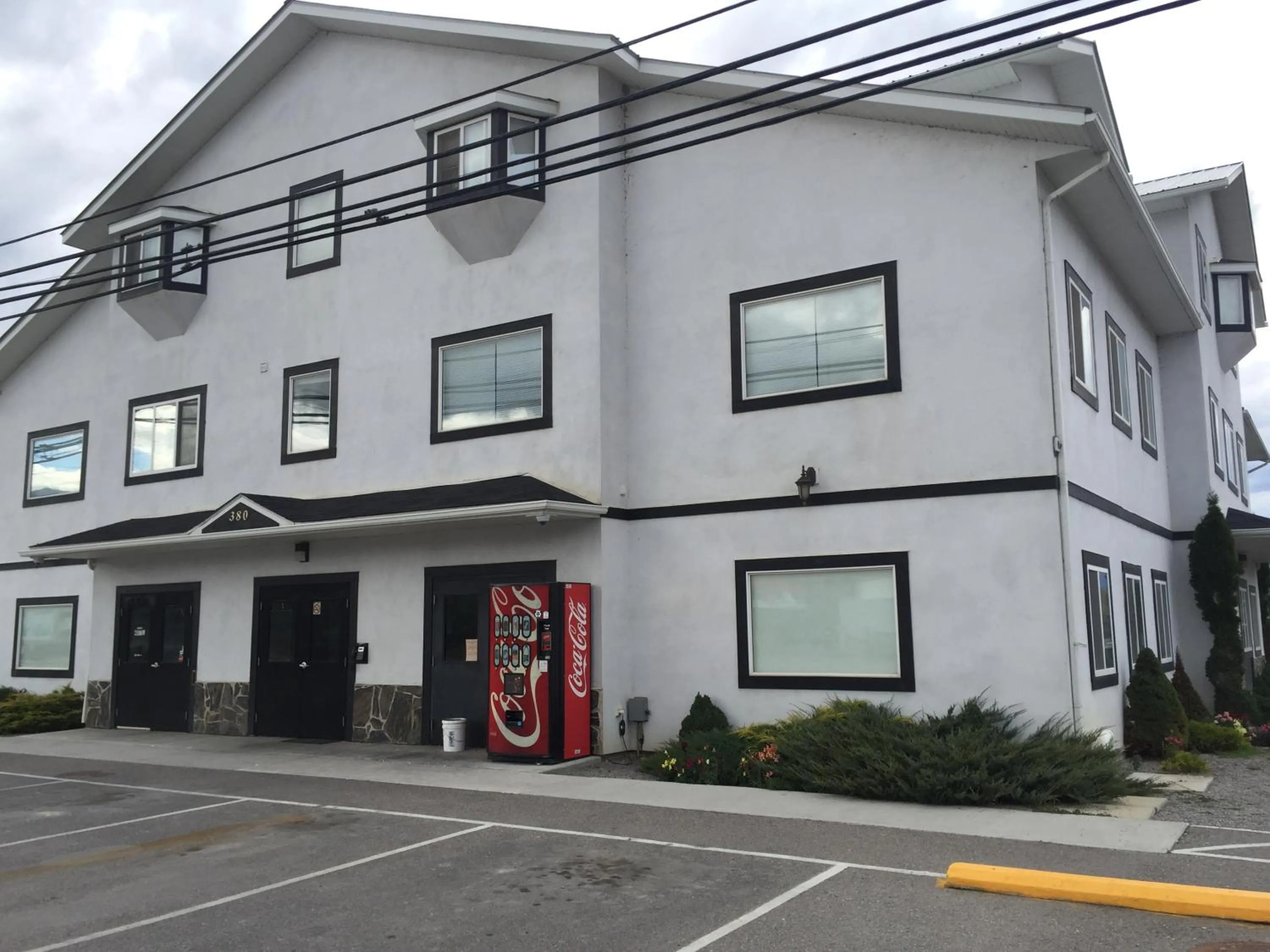 Facade/entrance in Invermere Hostel