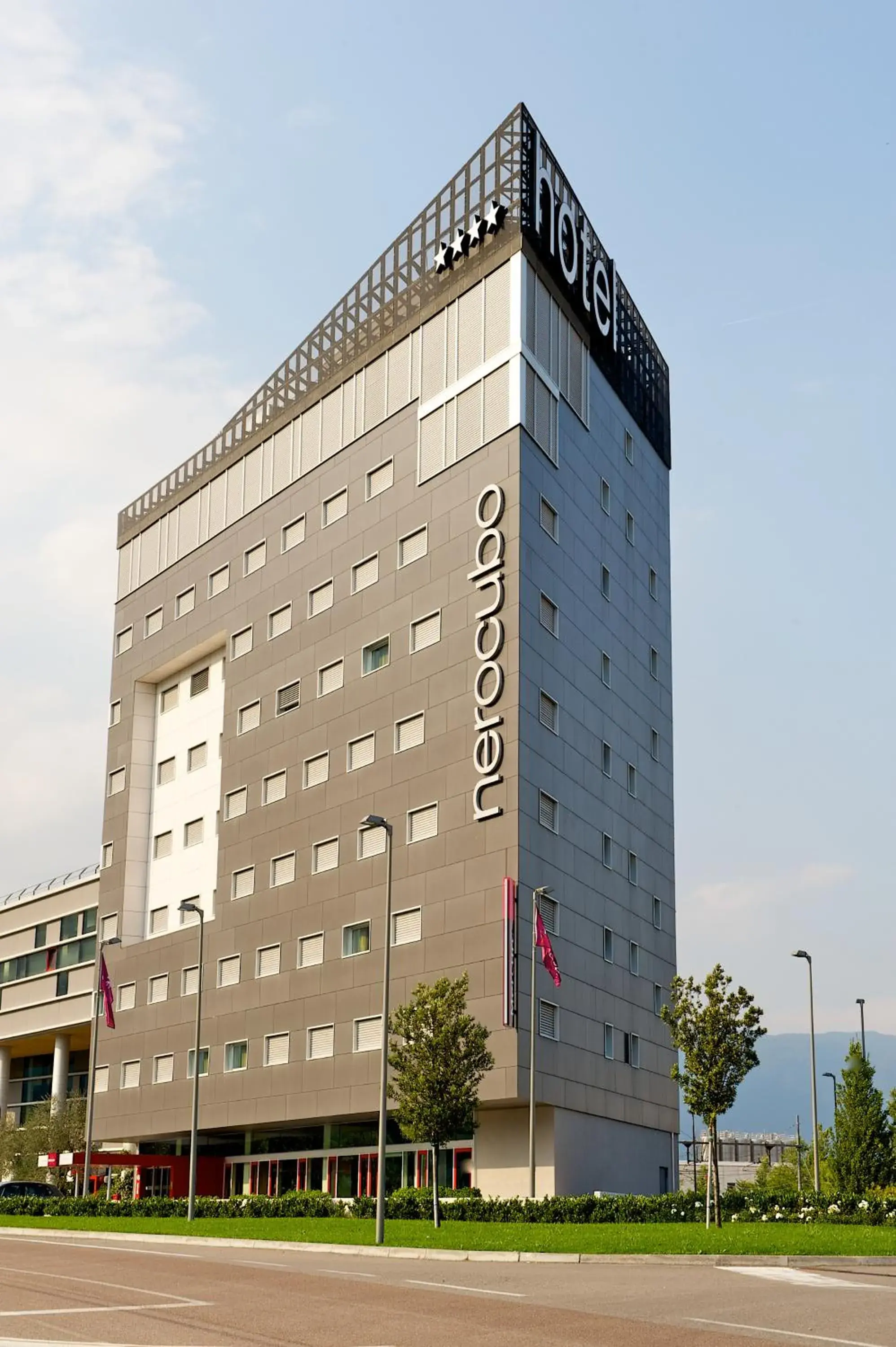 Facade/entrance in Mercure Nerocubo Rovereto Facade/entrance in Mercure Nerocubo Rovereto