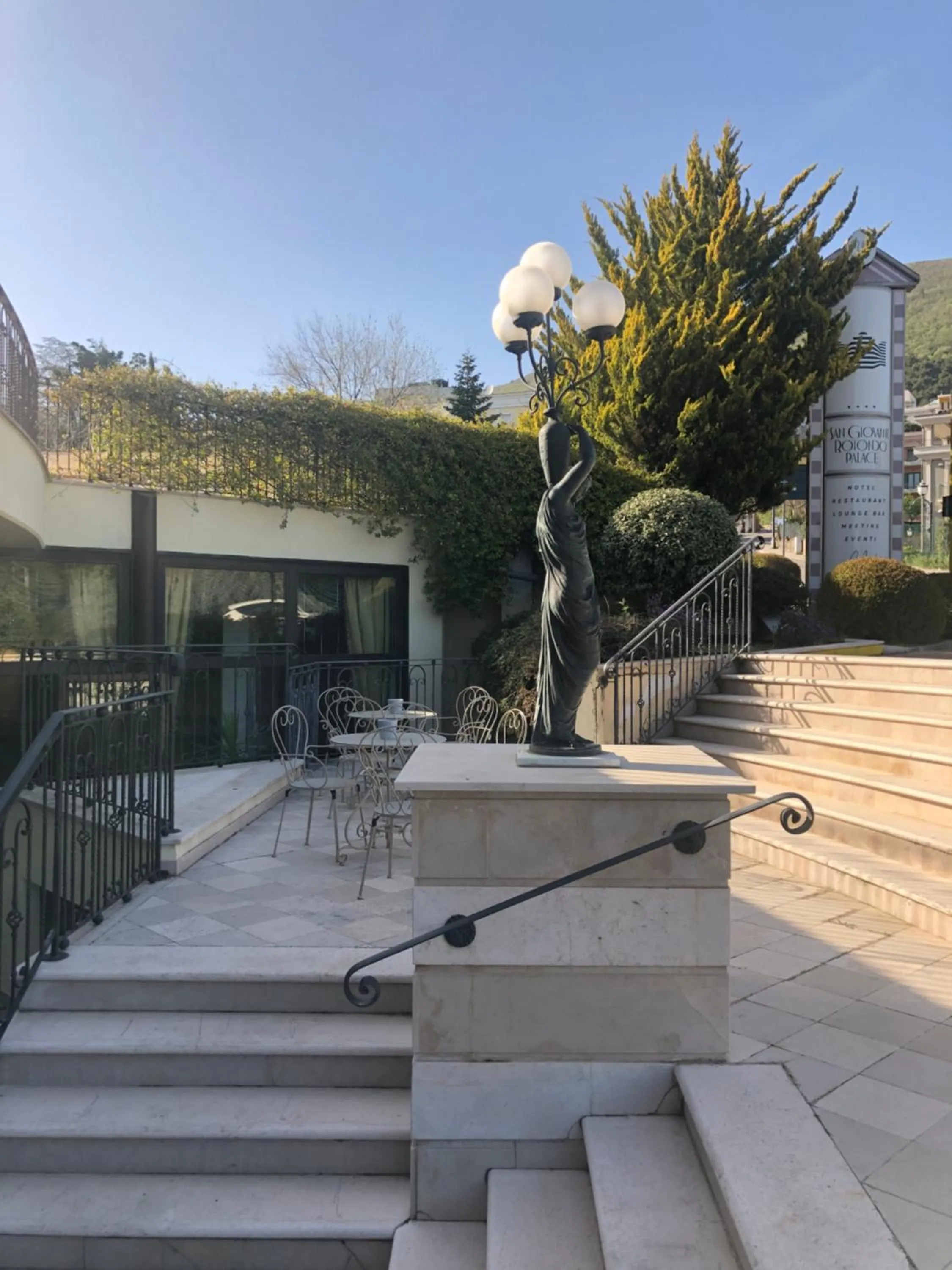 Patio in San Giovanni Rotondo Palace - Alihotels