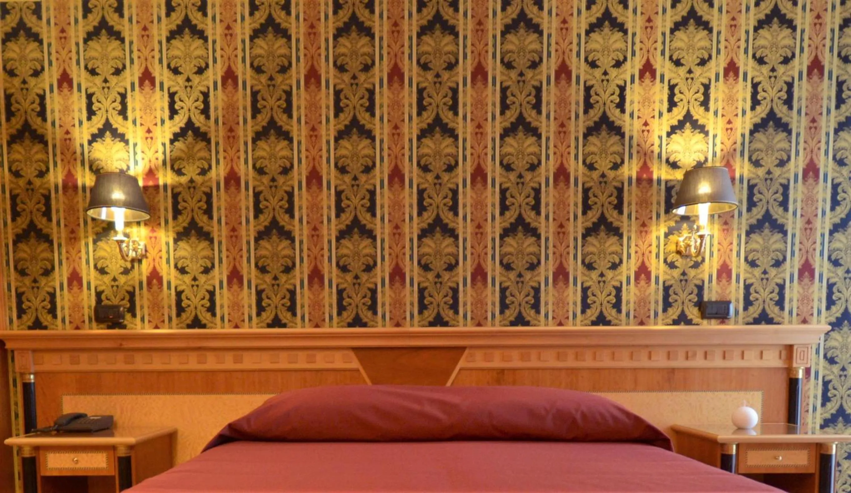 Bed in San Giovanni Rotondo Palace - Alihotels
