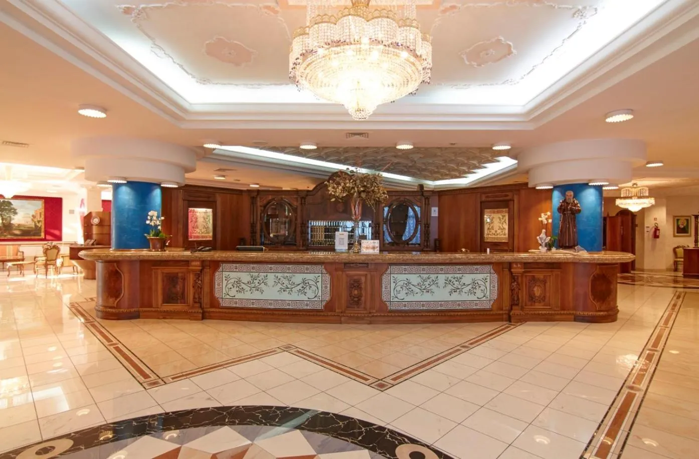 Lobby or reception in San Giovanni Rotondo Palace - Alihotels