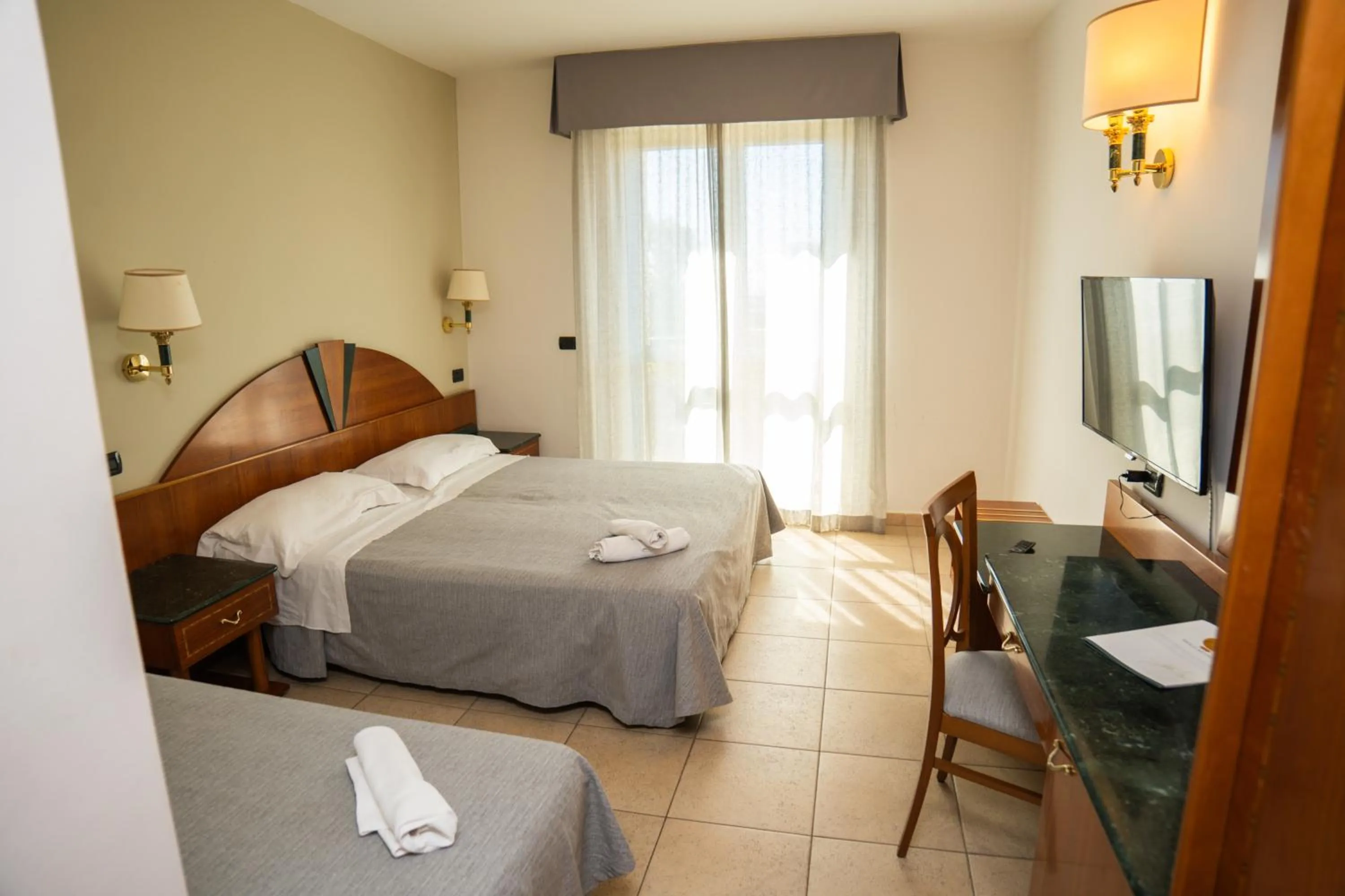 Bed in San Giovanni Rotondo Palace - Alihotels
