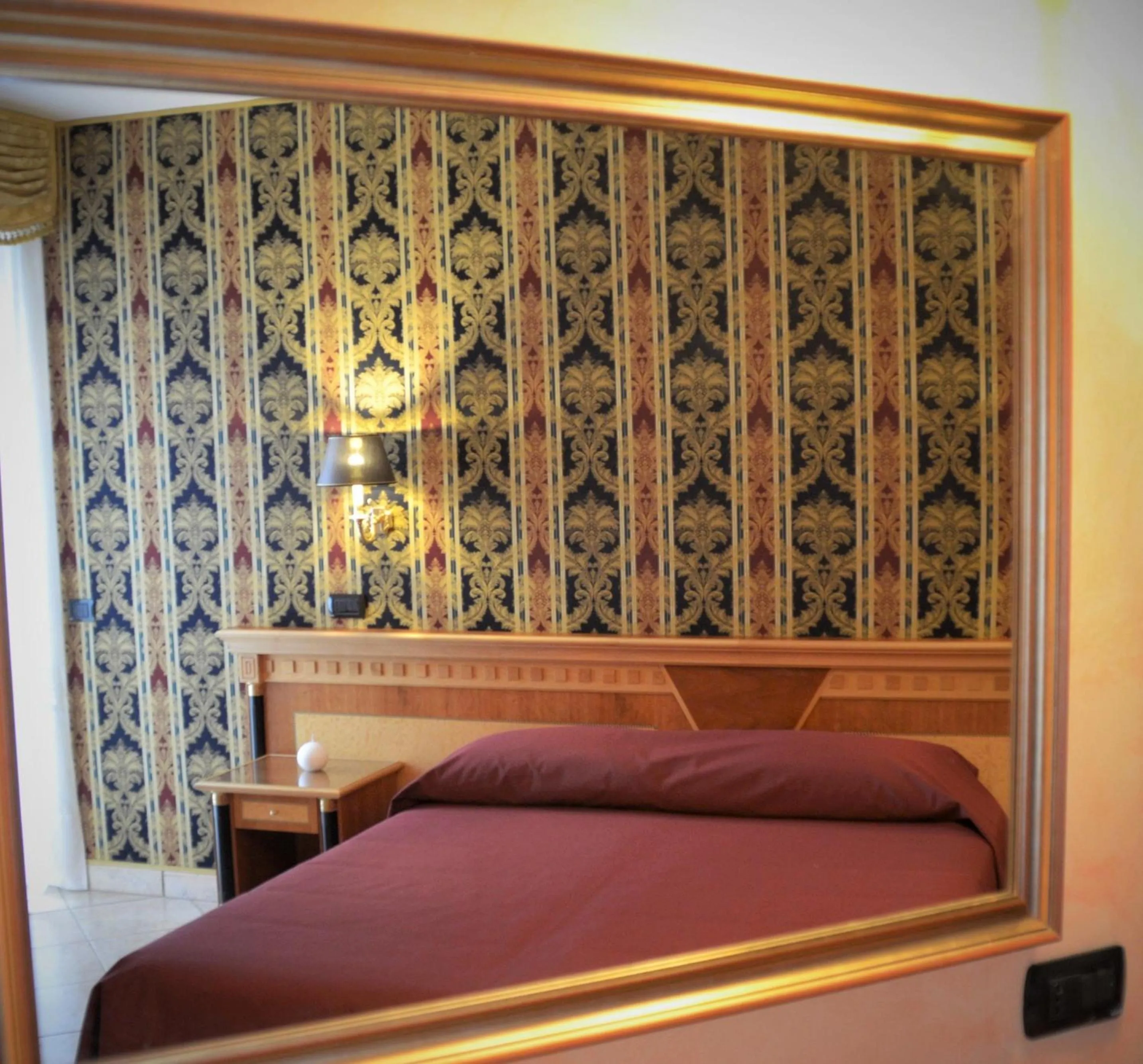 Bed in San Giovanni Rotondo Palace - Alihotels