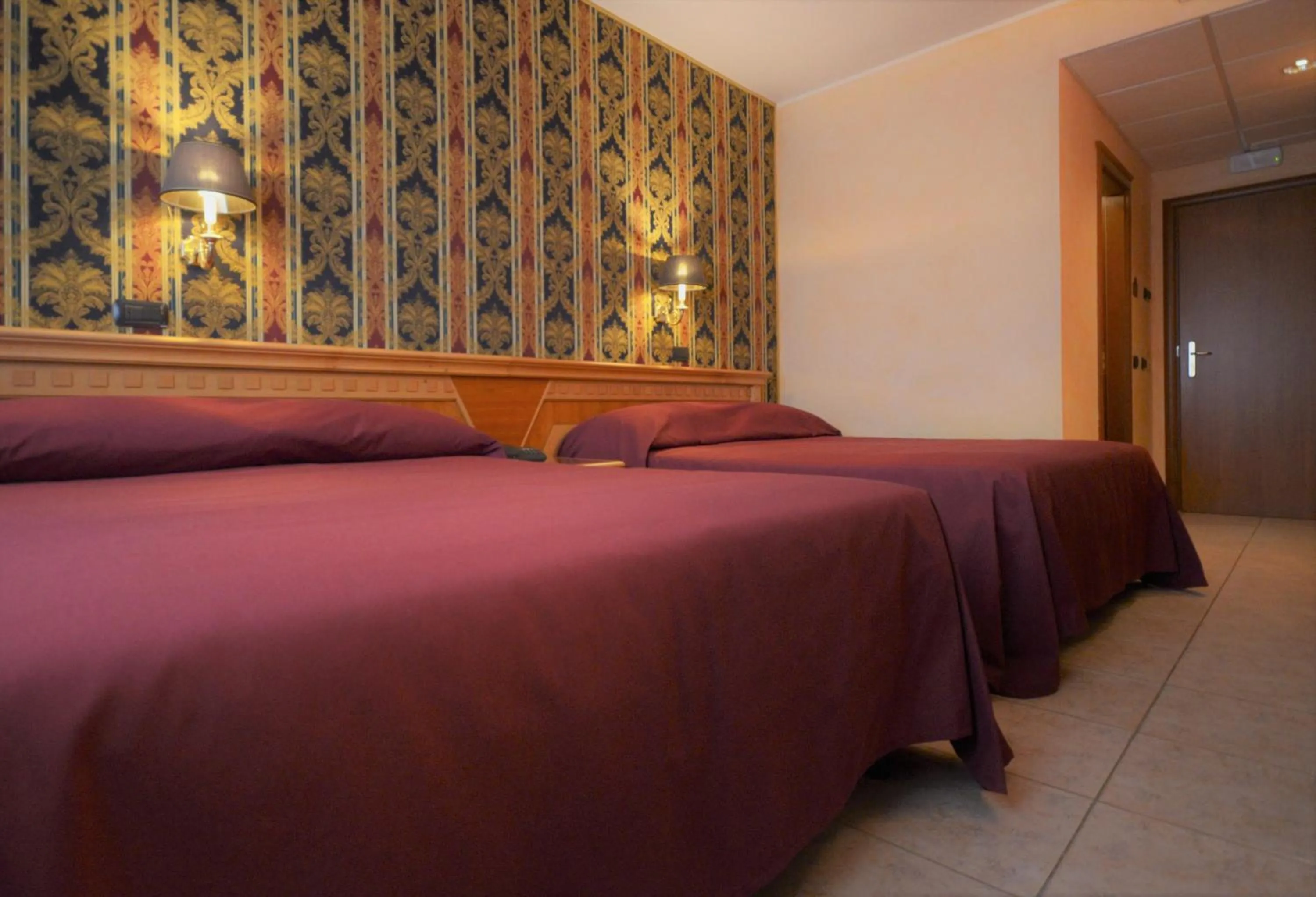 Bed in San Giovanni Rotondo Palace - Alihotels