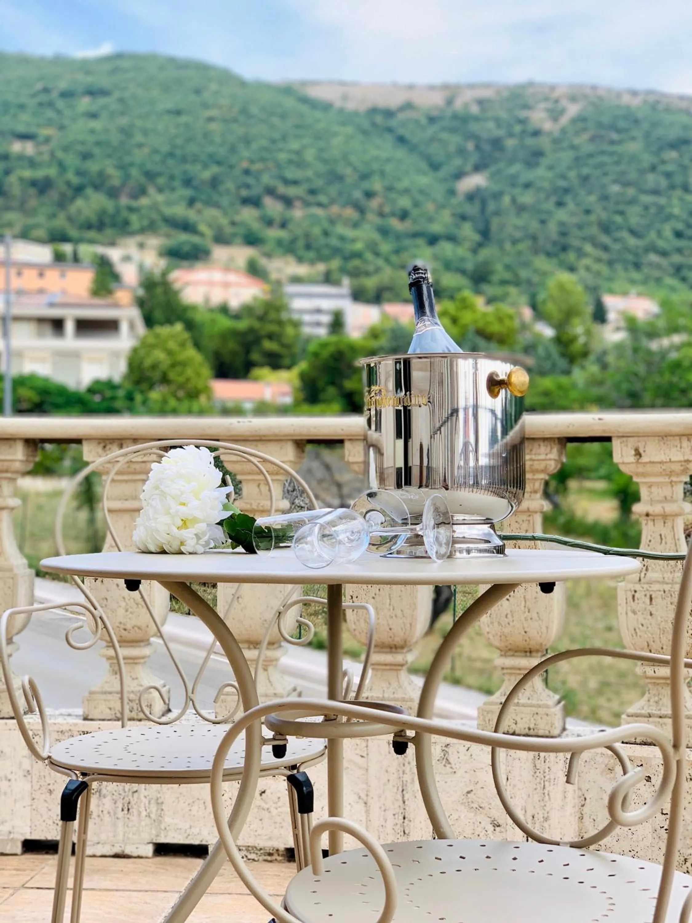Mountain view in San Giovanni Rotondo Palace - Alihotels