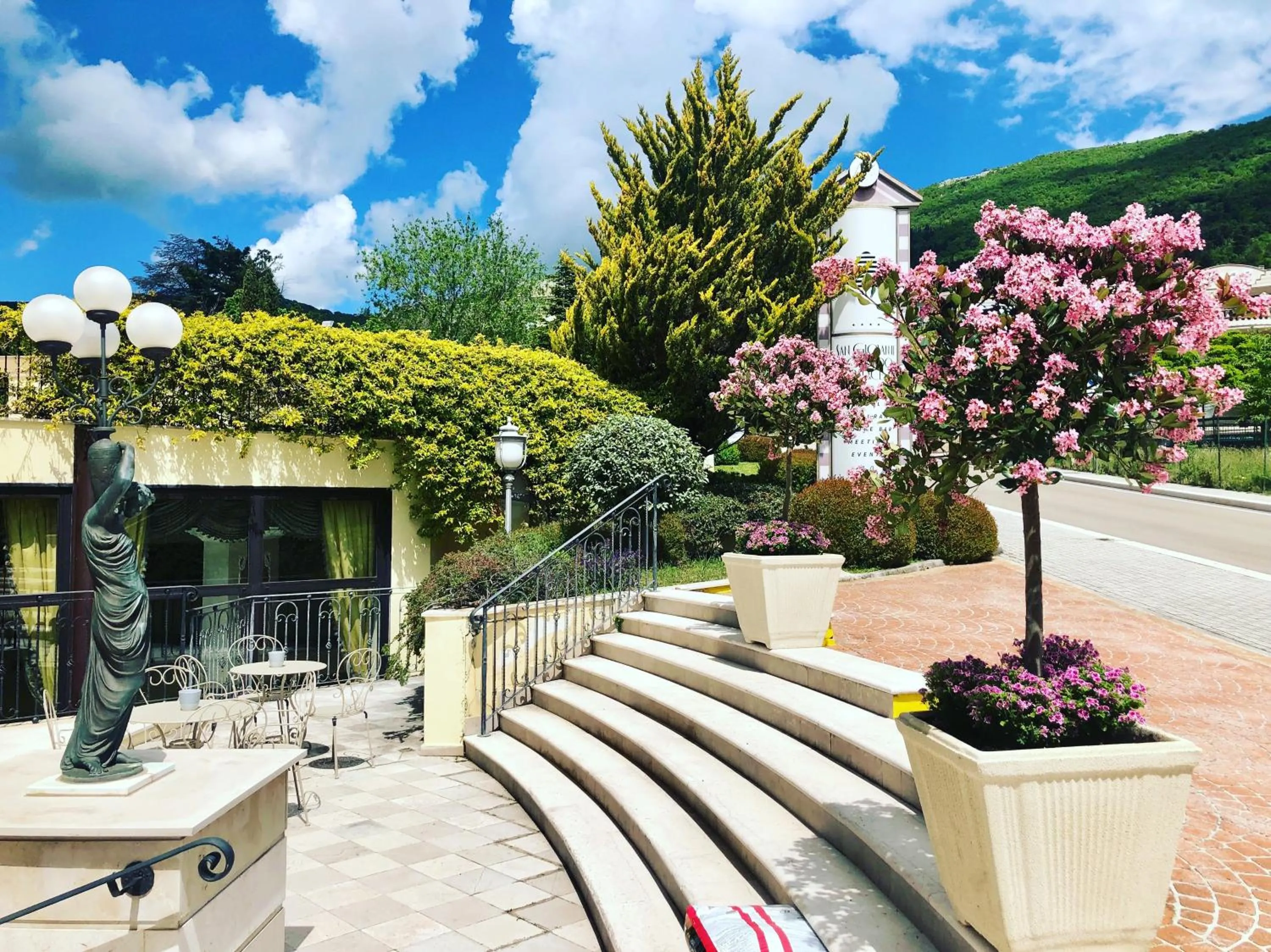 Patio in San Giovanni Rotondo Palace - Alihotels